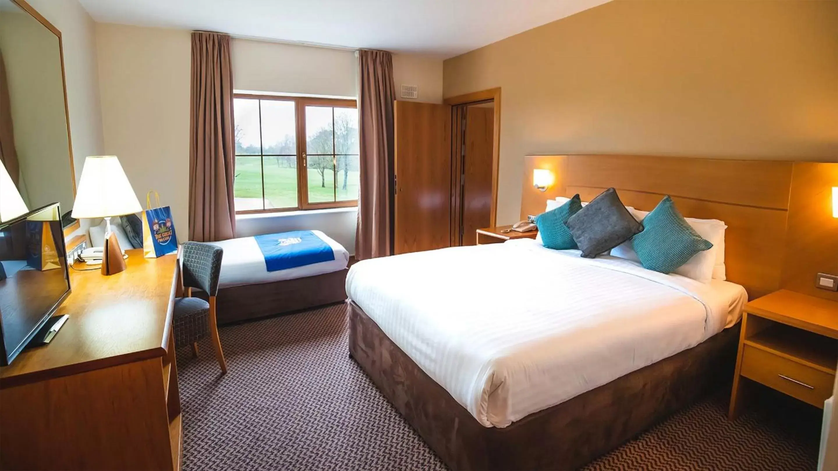 Bedroom, Bed in Great National Ballykisteen Golf Hotel