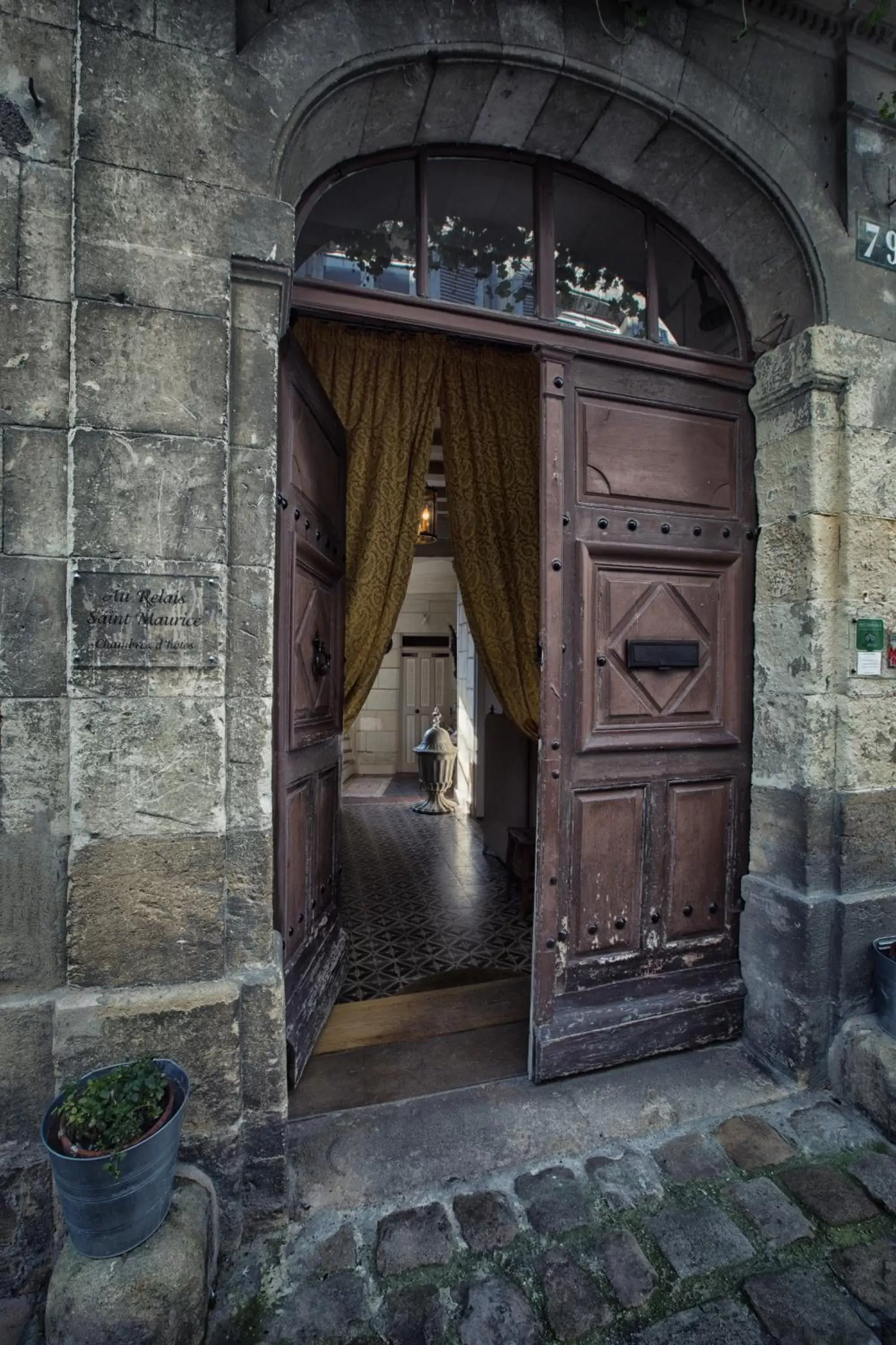 Facade/entrance in Au Relais Saint Maurice