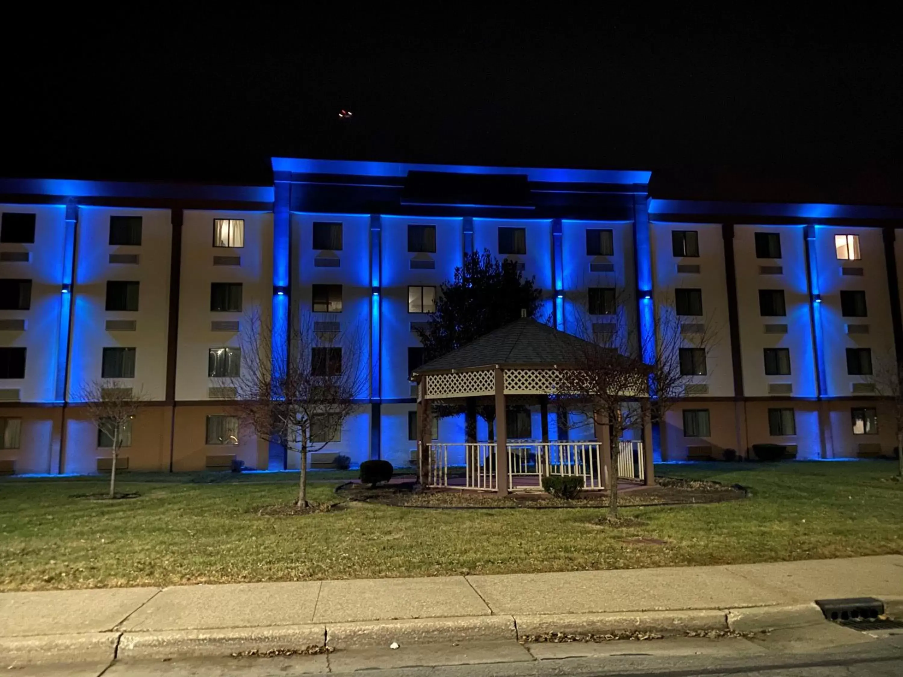 Property Building in Days Inn and Suites by Wyndham Hammond, IN