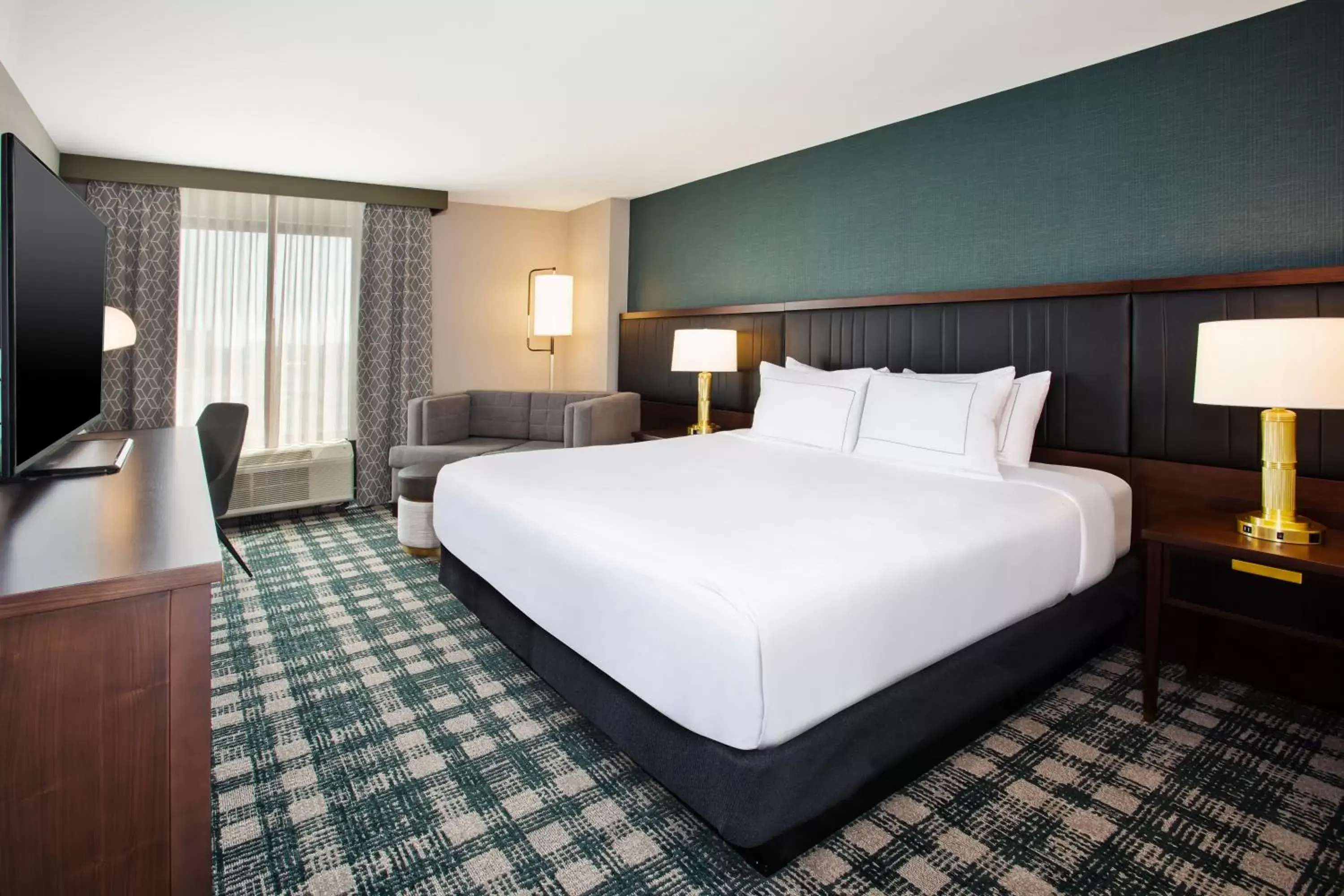 Bed in DoubleTree by Hilton Lansing