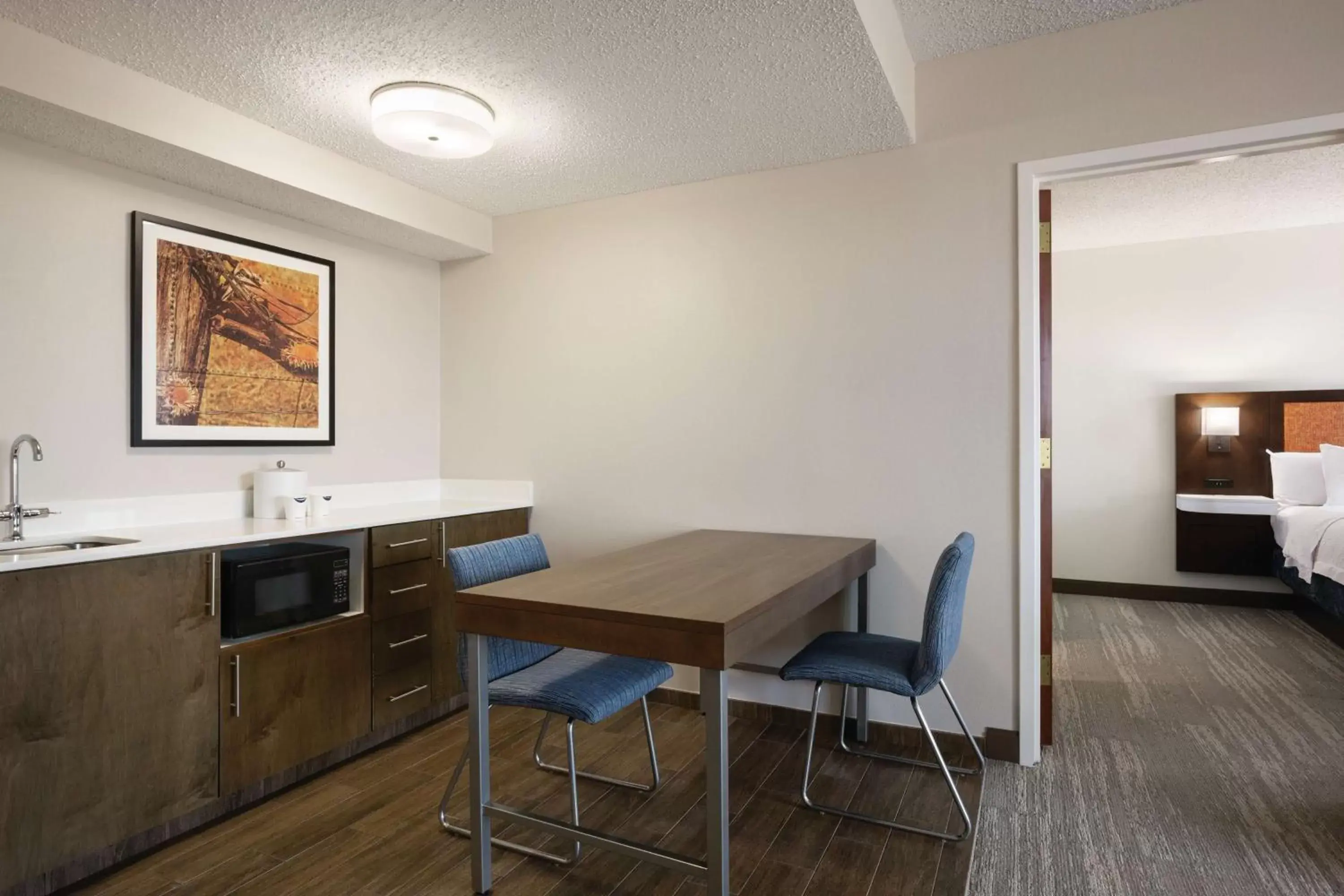 Photo of the whole room, Dining Area in Hampton Inn & Suites Dallas-Mesquite