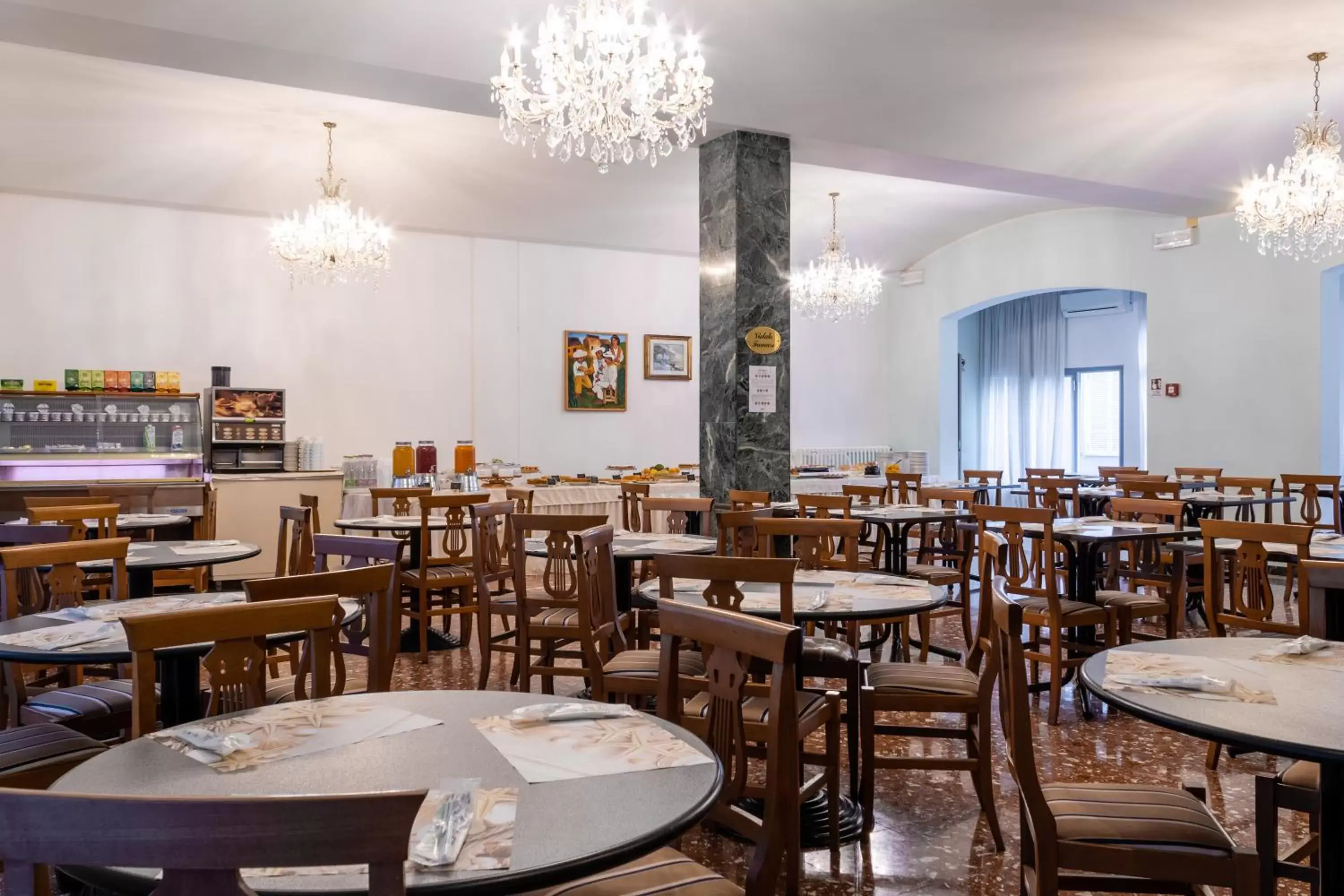 Lounge or bar, Restaurant/Places to Eat in Esedra Hotel