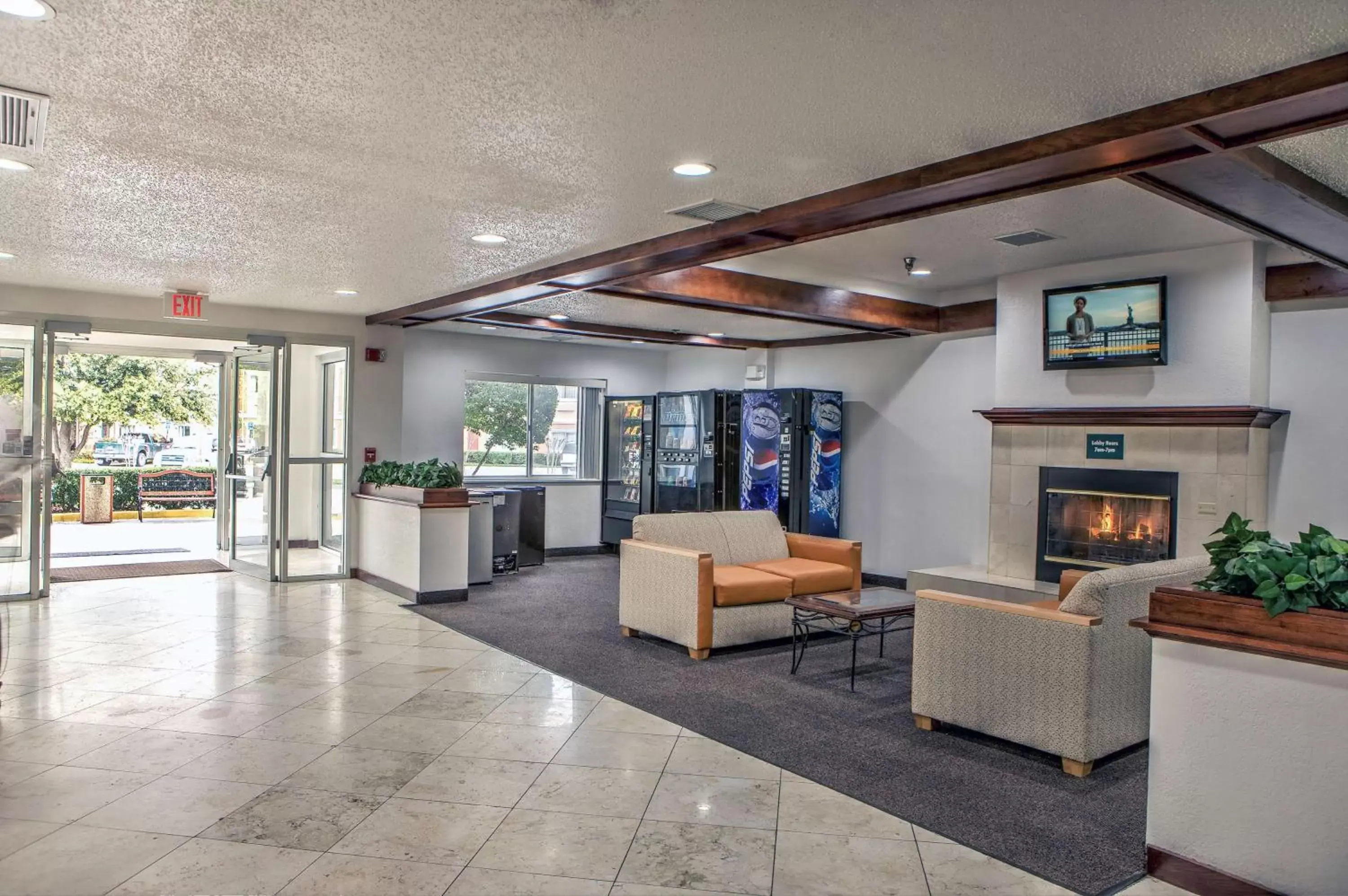 Communal lounge/ TV room, Lobby/Reception in Motel 6-Dallas, TX - Northwest