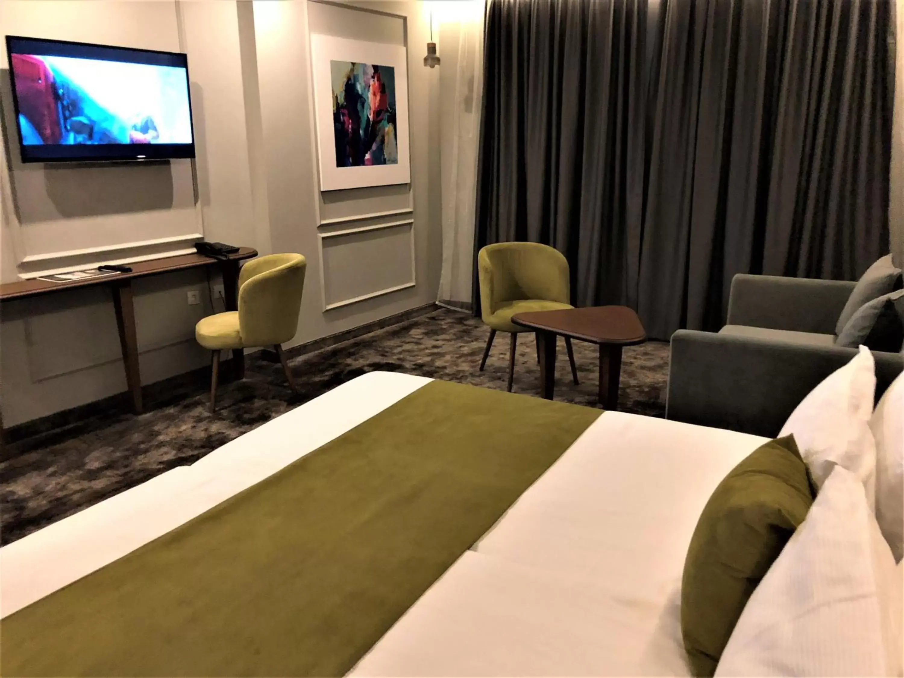 Bedroom, TV/Entertainment Center in Medite Spa Resort and Villas