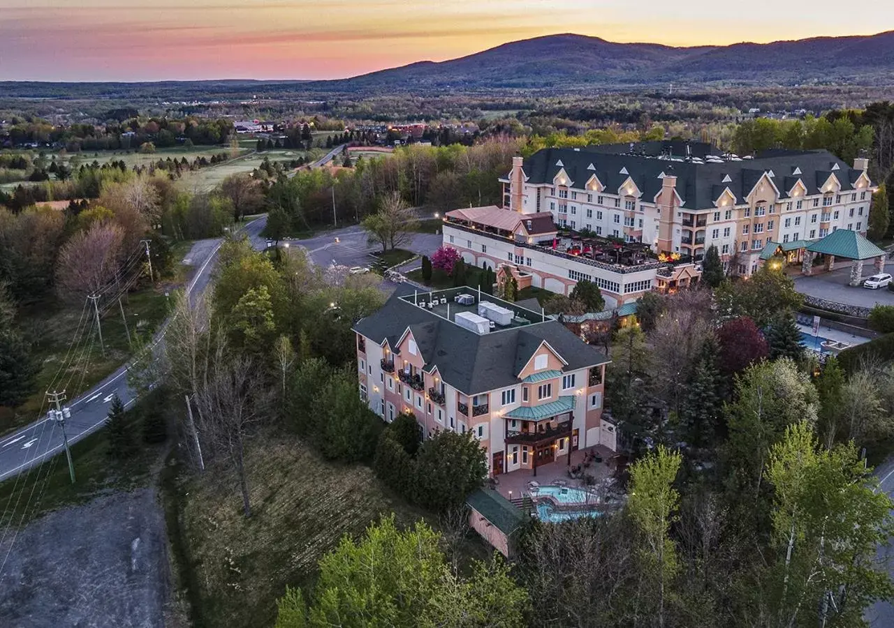 Bird's eye view, Bird's-eye View in Hotel Chateau Bromont