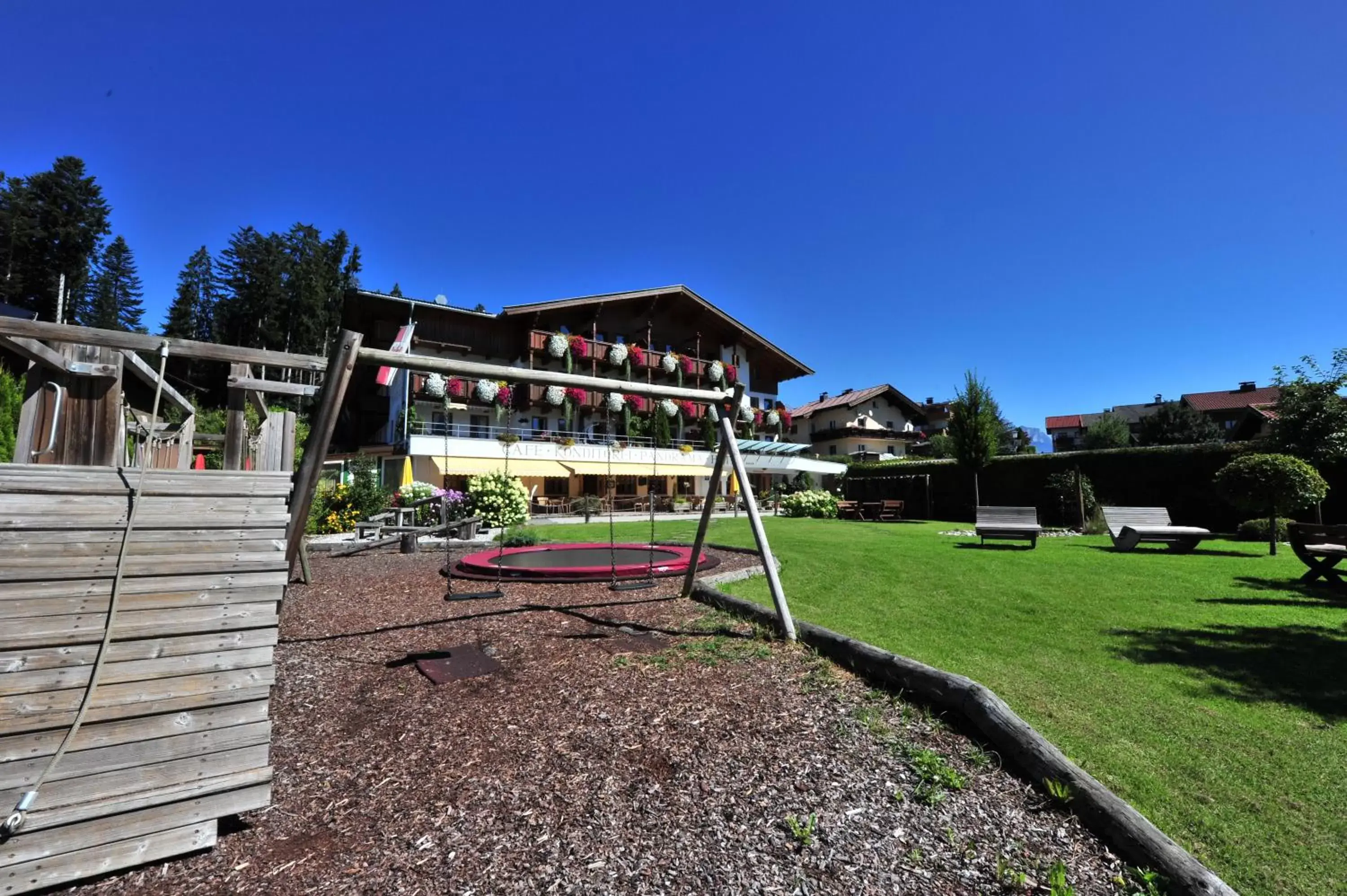 Restaurant/places to eat, Property Building in Hotel Alpenpanorama