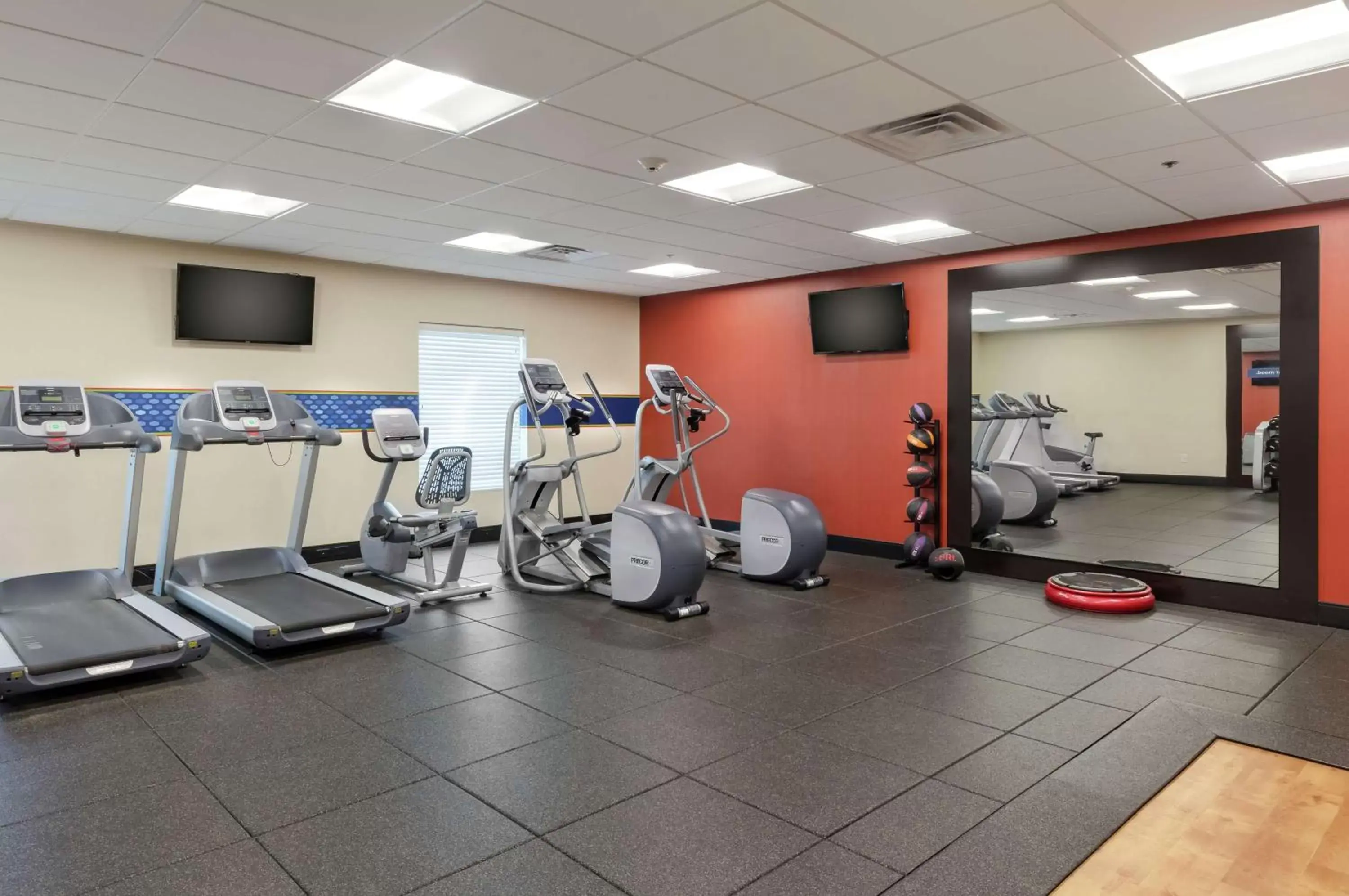 Fitness centre/facilities, Fitness Center/Facilities in Hampton Inn Emerson - Lakepoint, Ga
