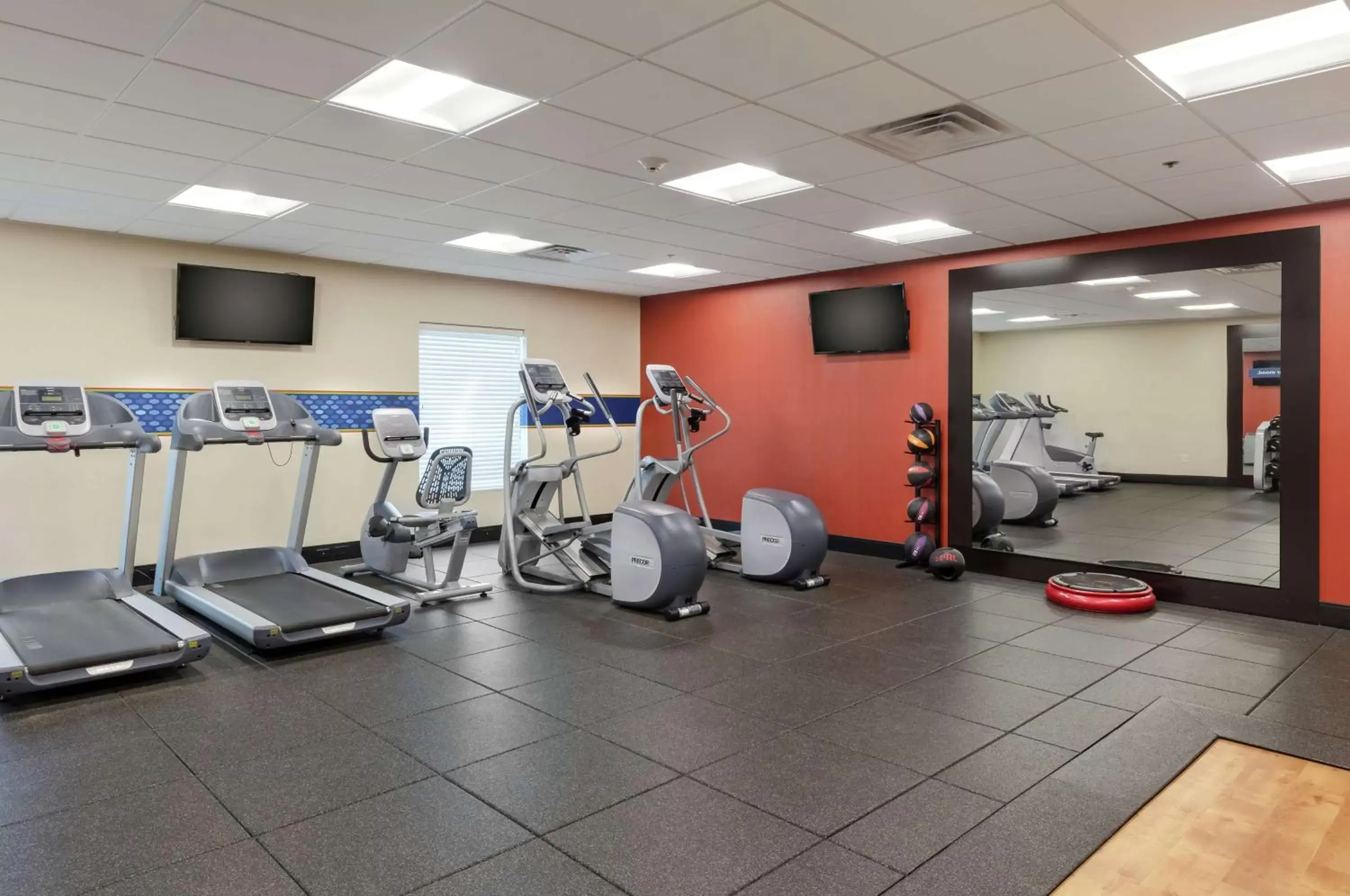 Fitness centre/facilities in Hampton Inn Emerson - Lakepoint, Ga Fitness centre/facilities in Hampton Inn Emerson - Lakepoint, Ga
