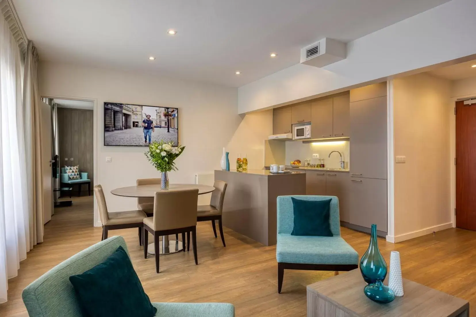 Kitchen or kitchenette, Seating Area in Citadines Toison d'Or Brussels