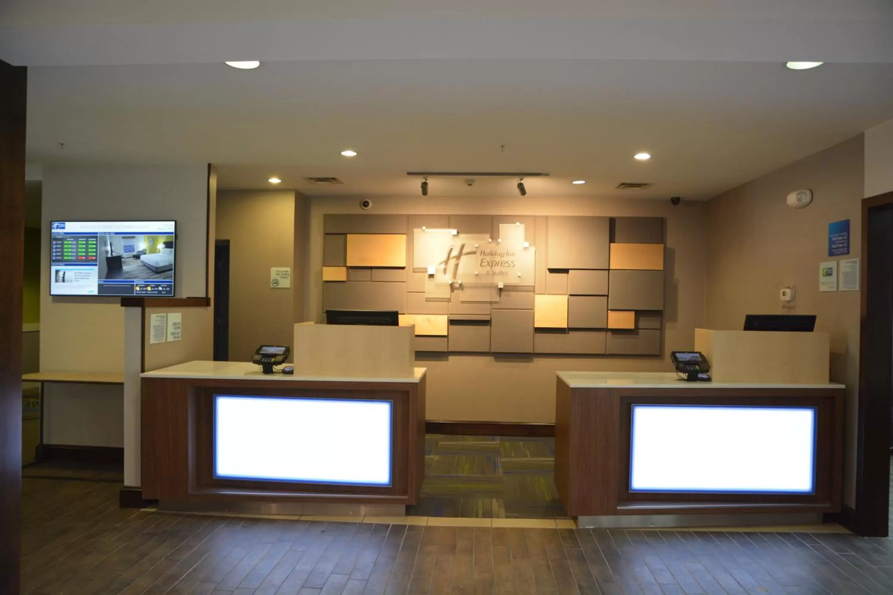 Lobby or reception, Floor Plan in Holiday Inn Express & Suites Caryville, an IHG Hotel