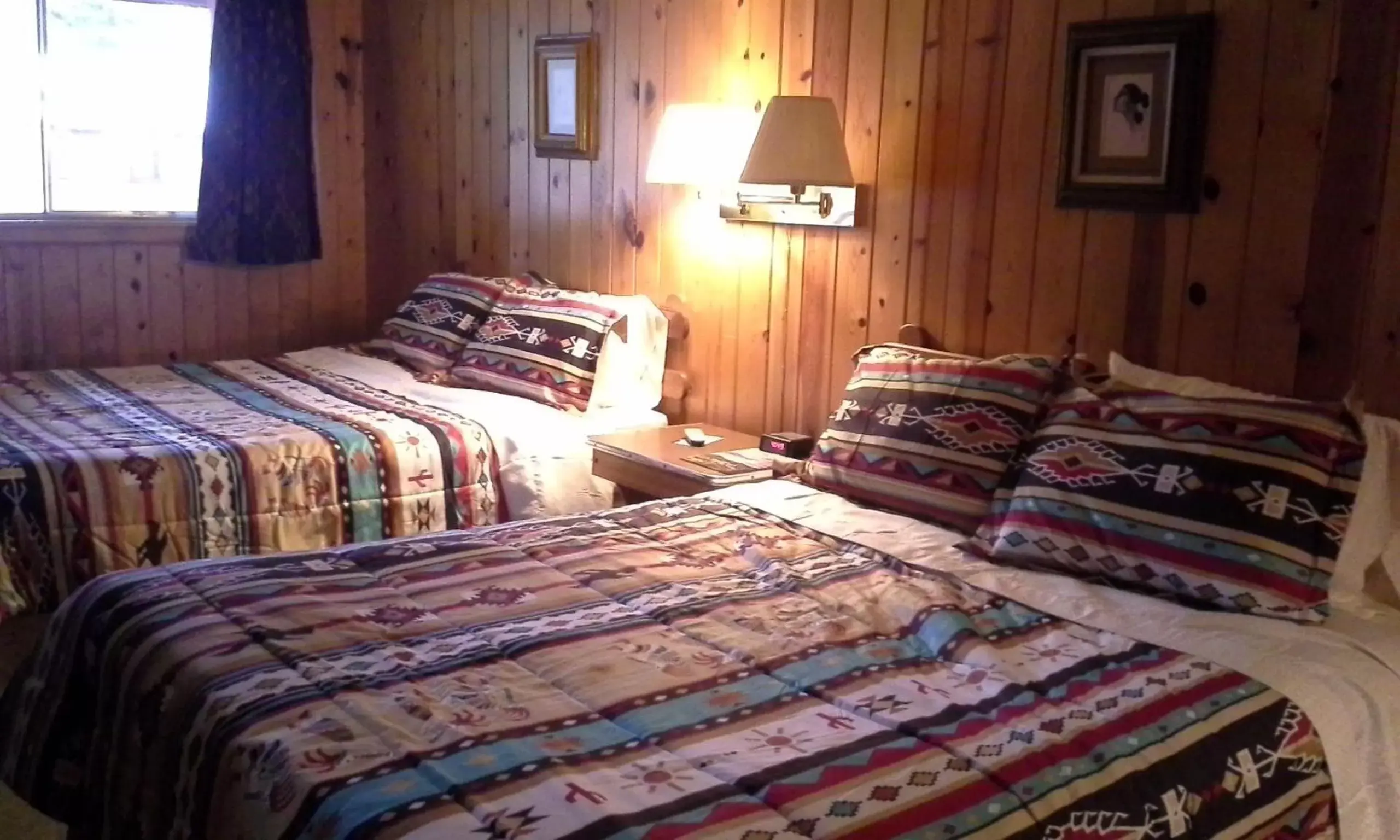 Photo of the whole room, Bed in Elkhorn Lodge