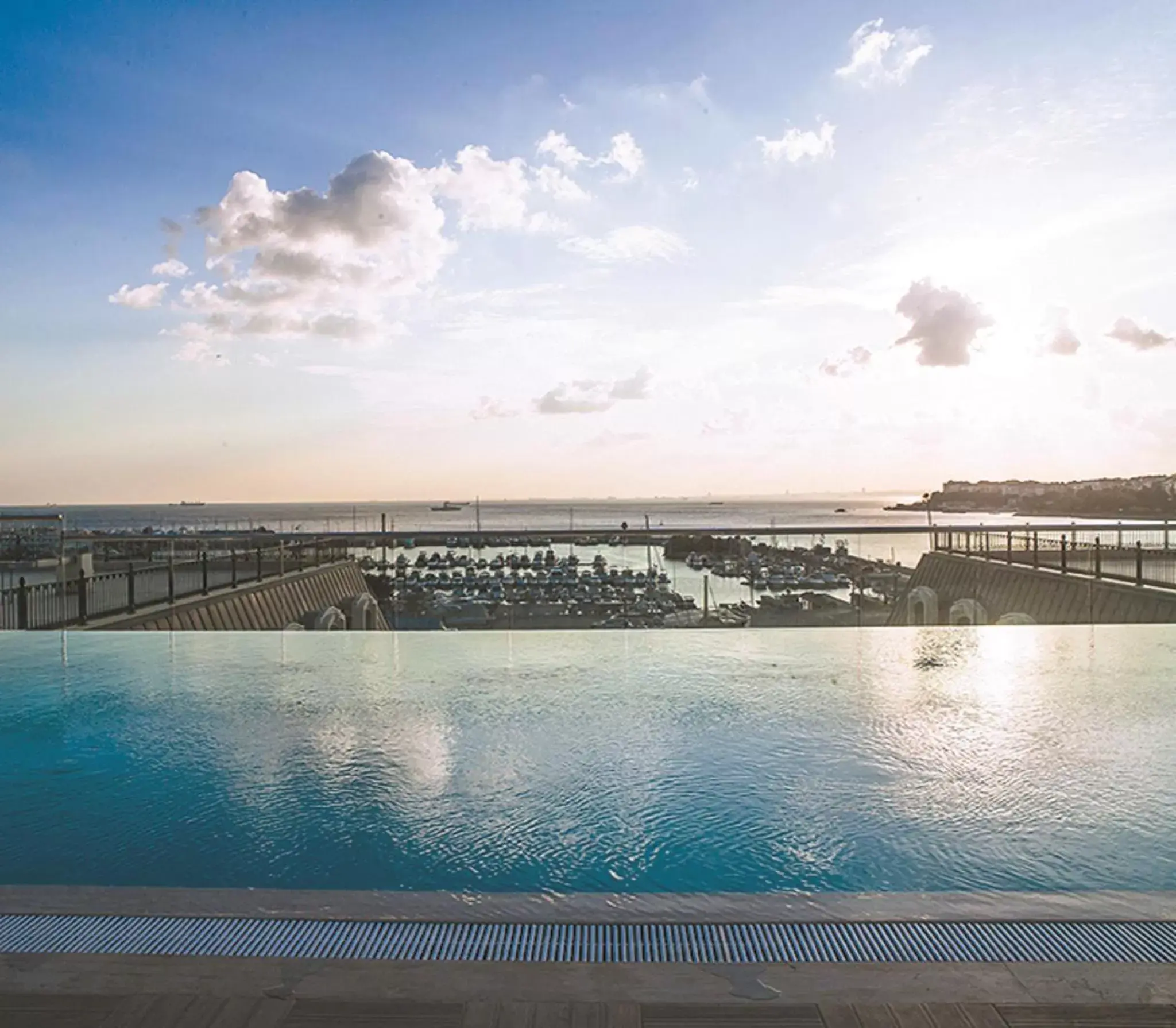 Sea view, Swimming Pool in Wyndham Grand Istanbul Kalamış Marina Hotel