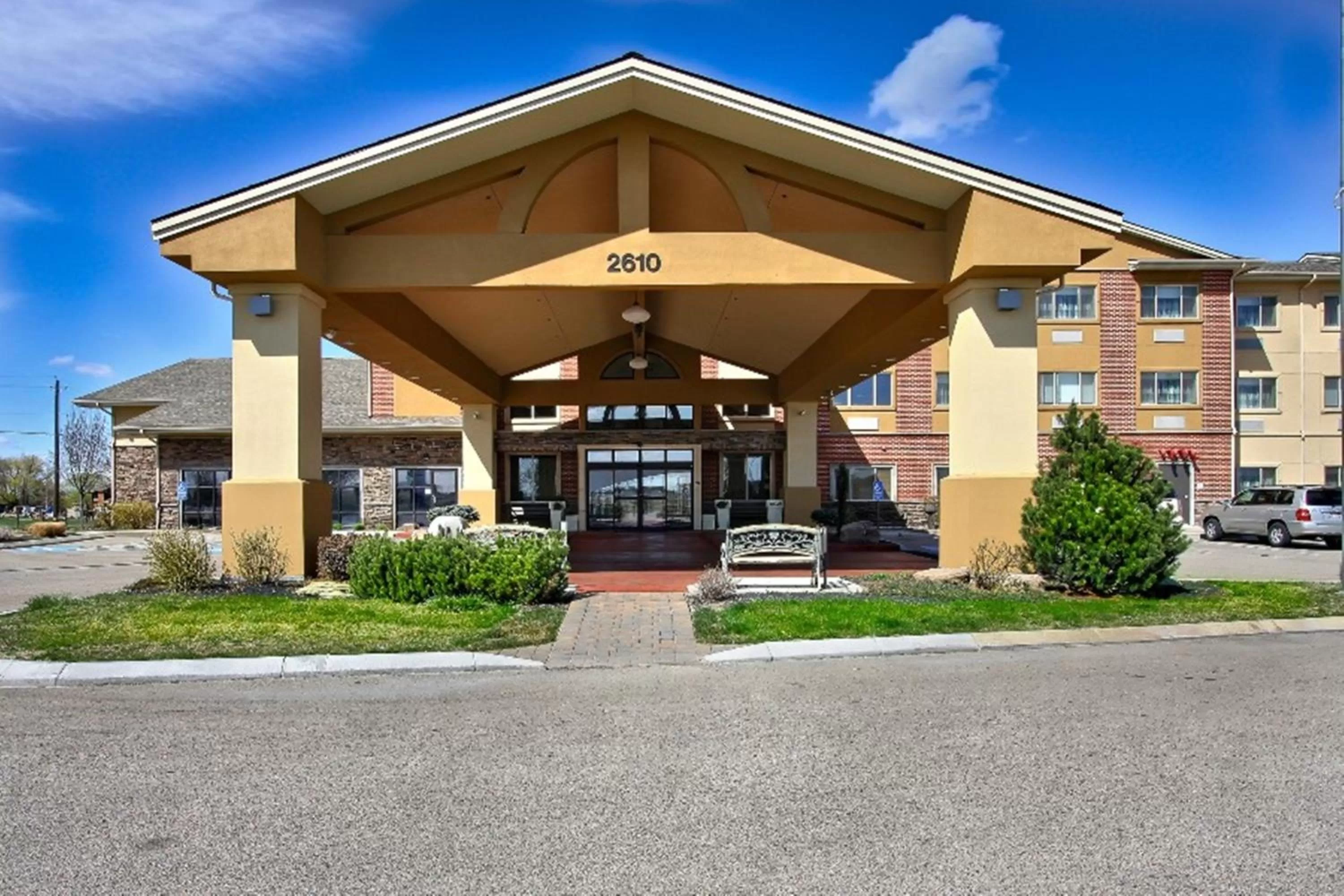 Property building in Comfort Suites