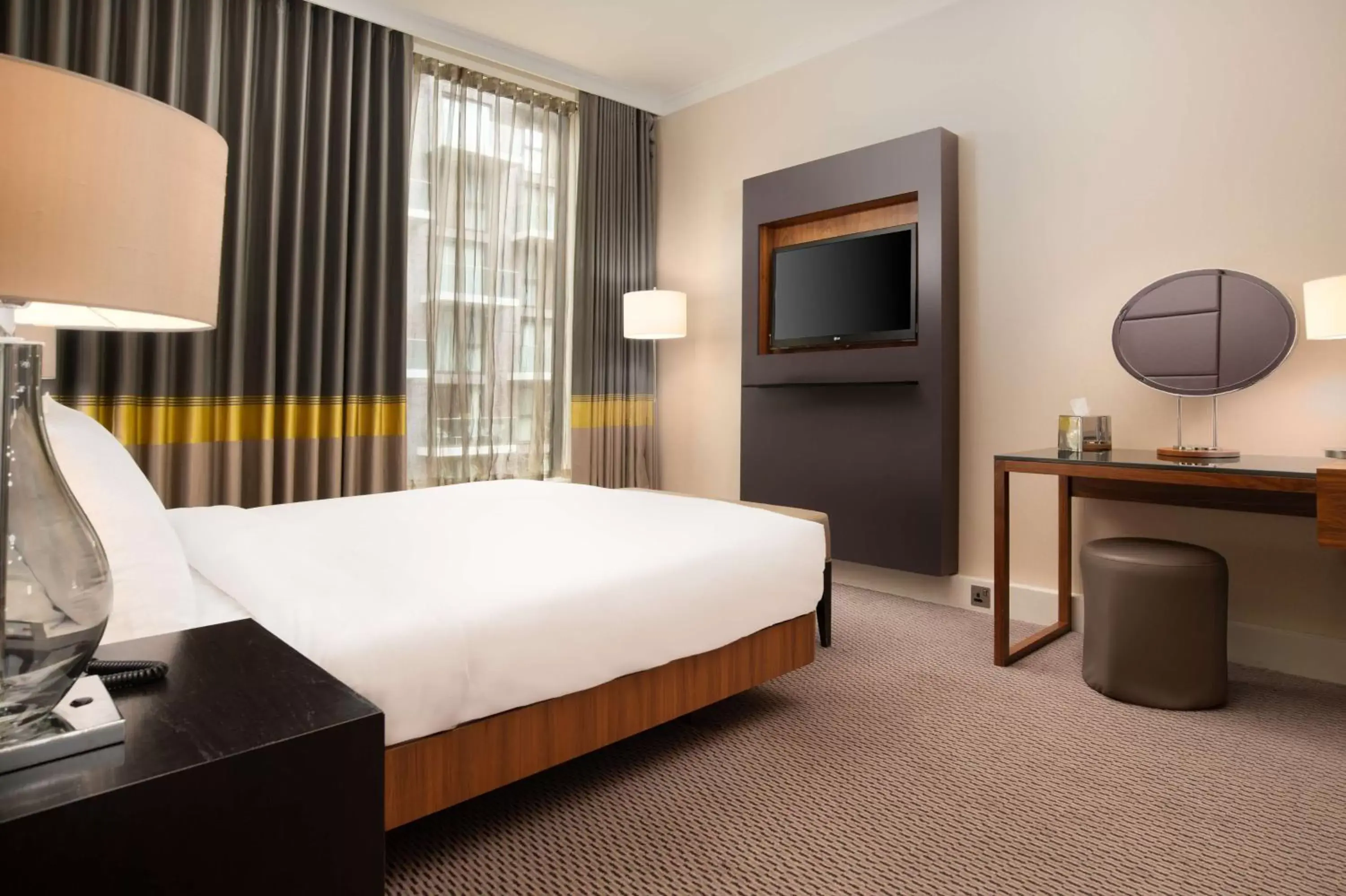 Bedroom, Bed in Hilton London Wembley