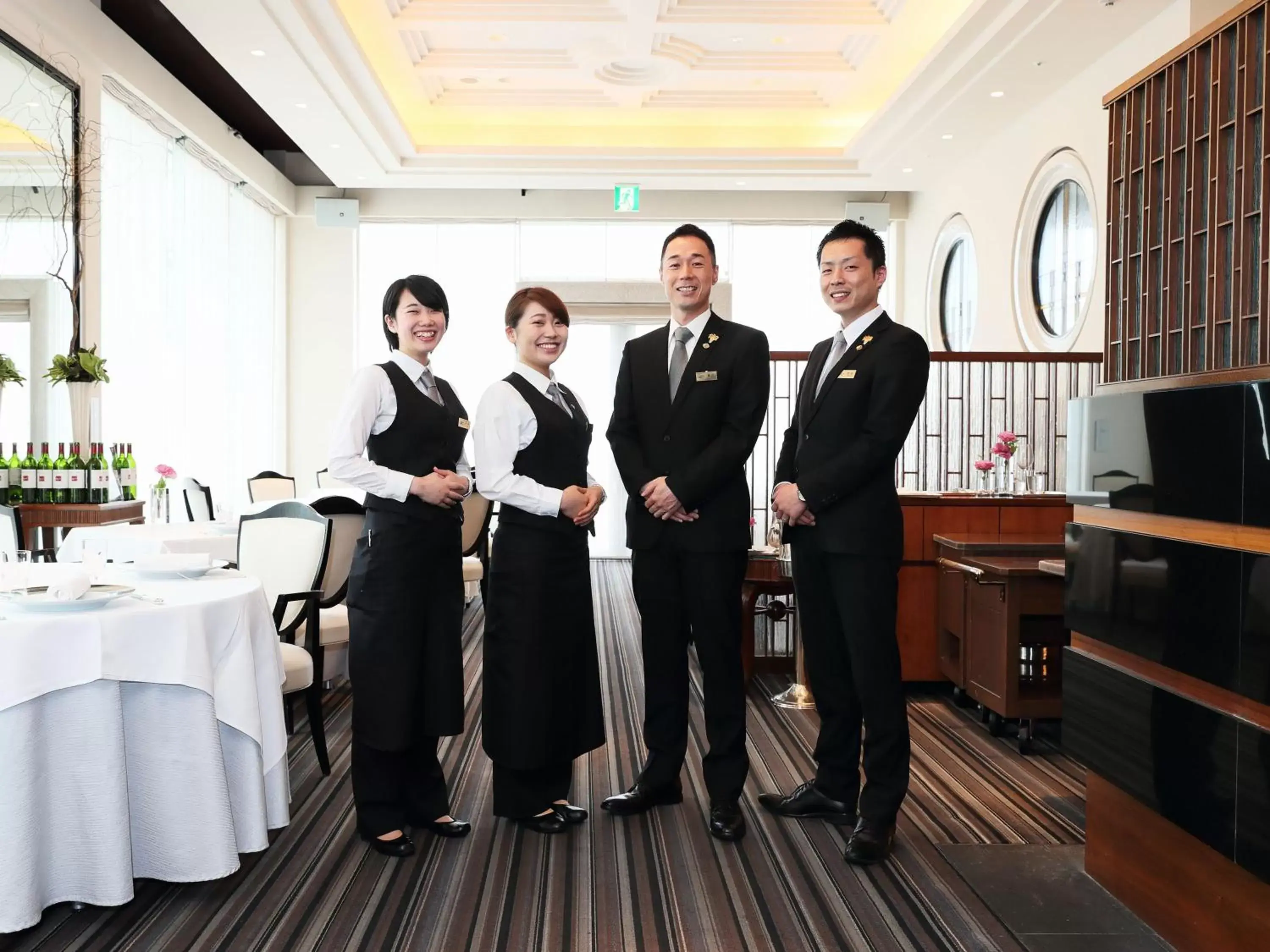 Restaurant/places to eat in Hotel La Suite Kobe Harborland