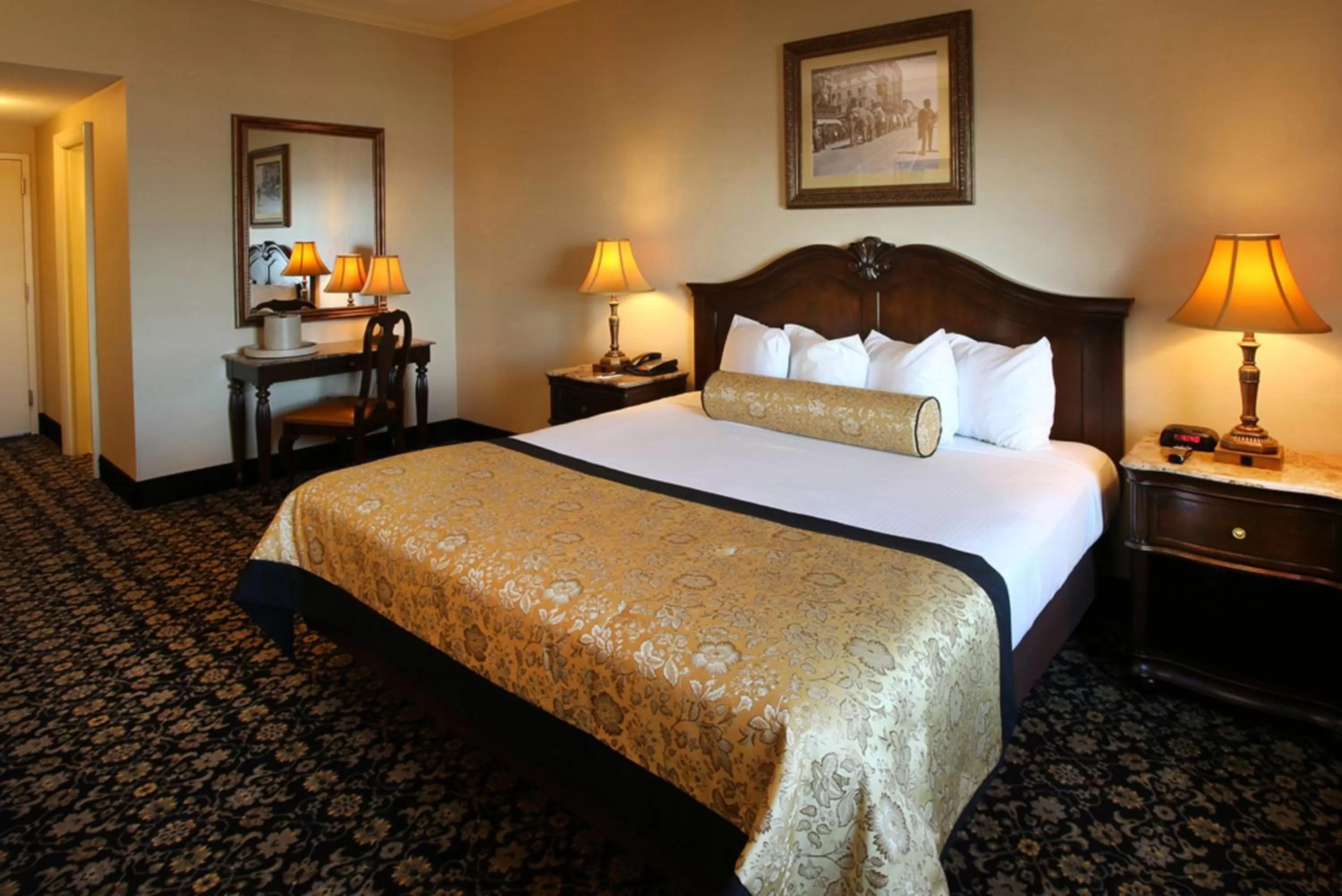 Bed in The Claridge Hotel