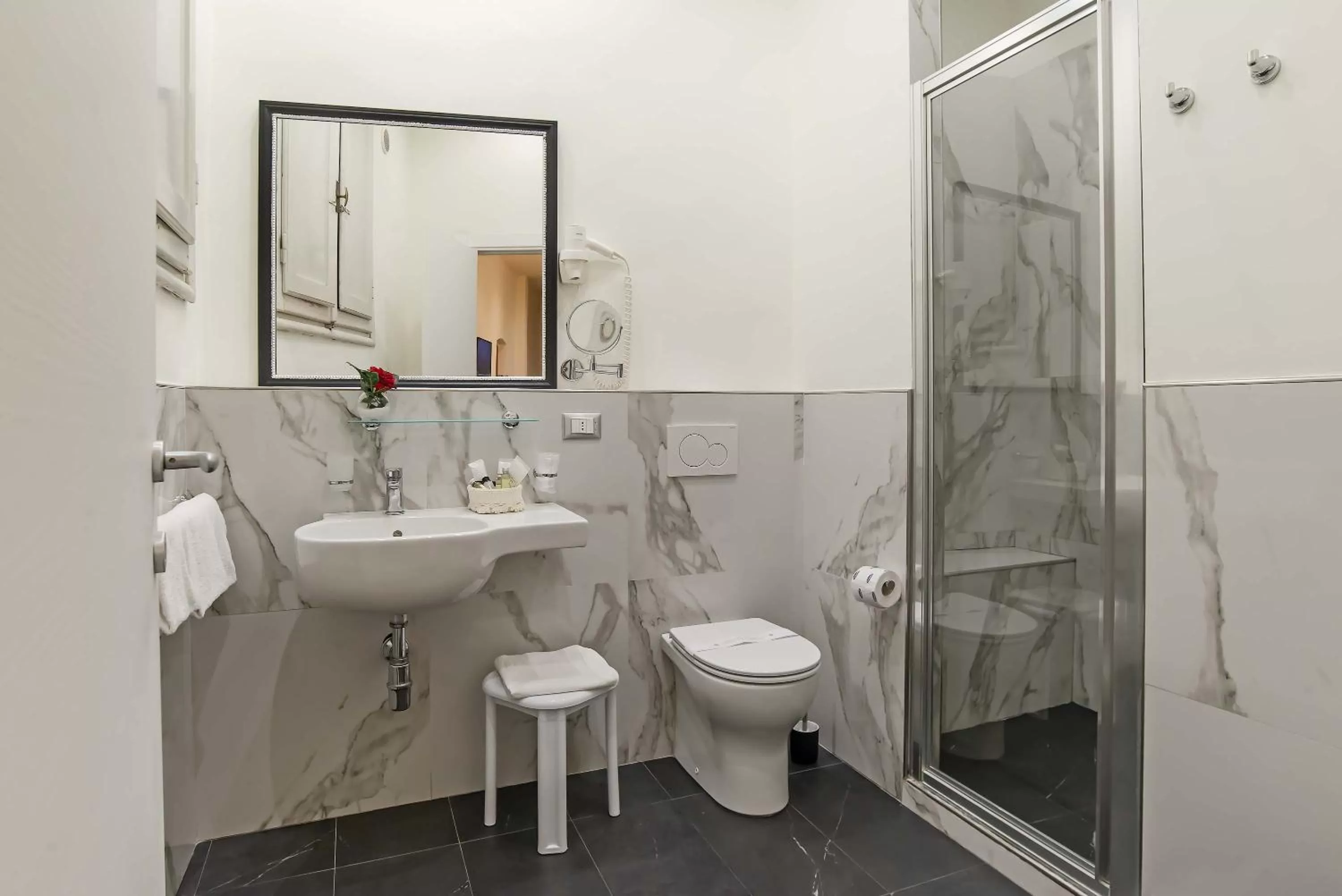 Bathroom in Hotel Accademia