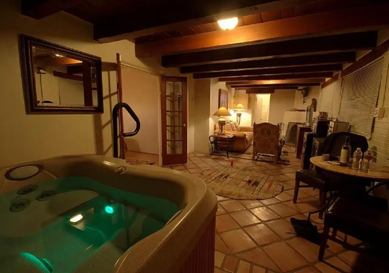 Living room in Casas de Suenos Old Town Historic Inn, Ascend Hotel Collection