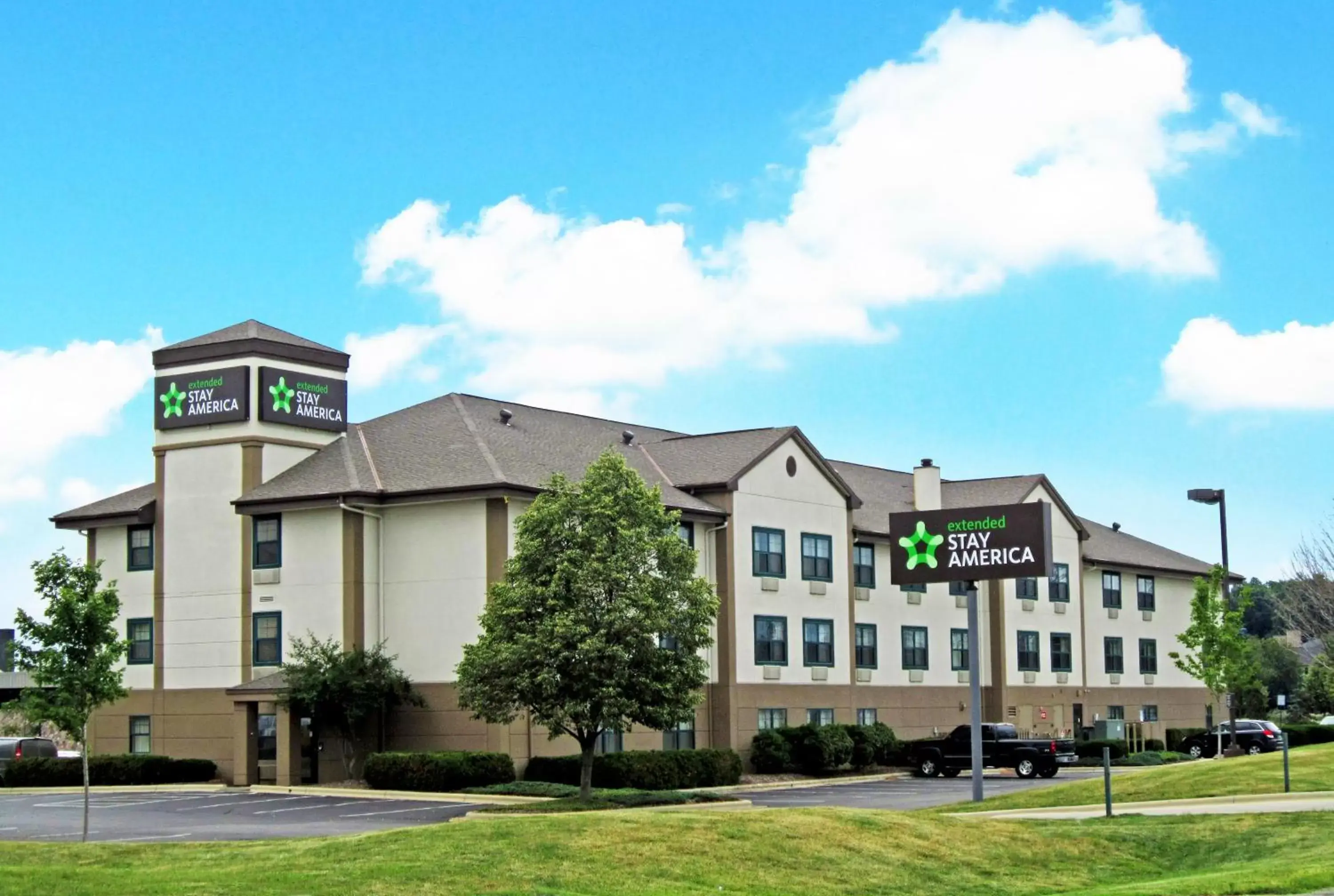 Property Building in Extended Stay America Suites - Columbus - NE - I-270