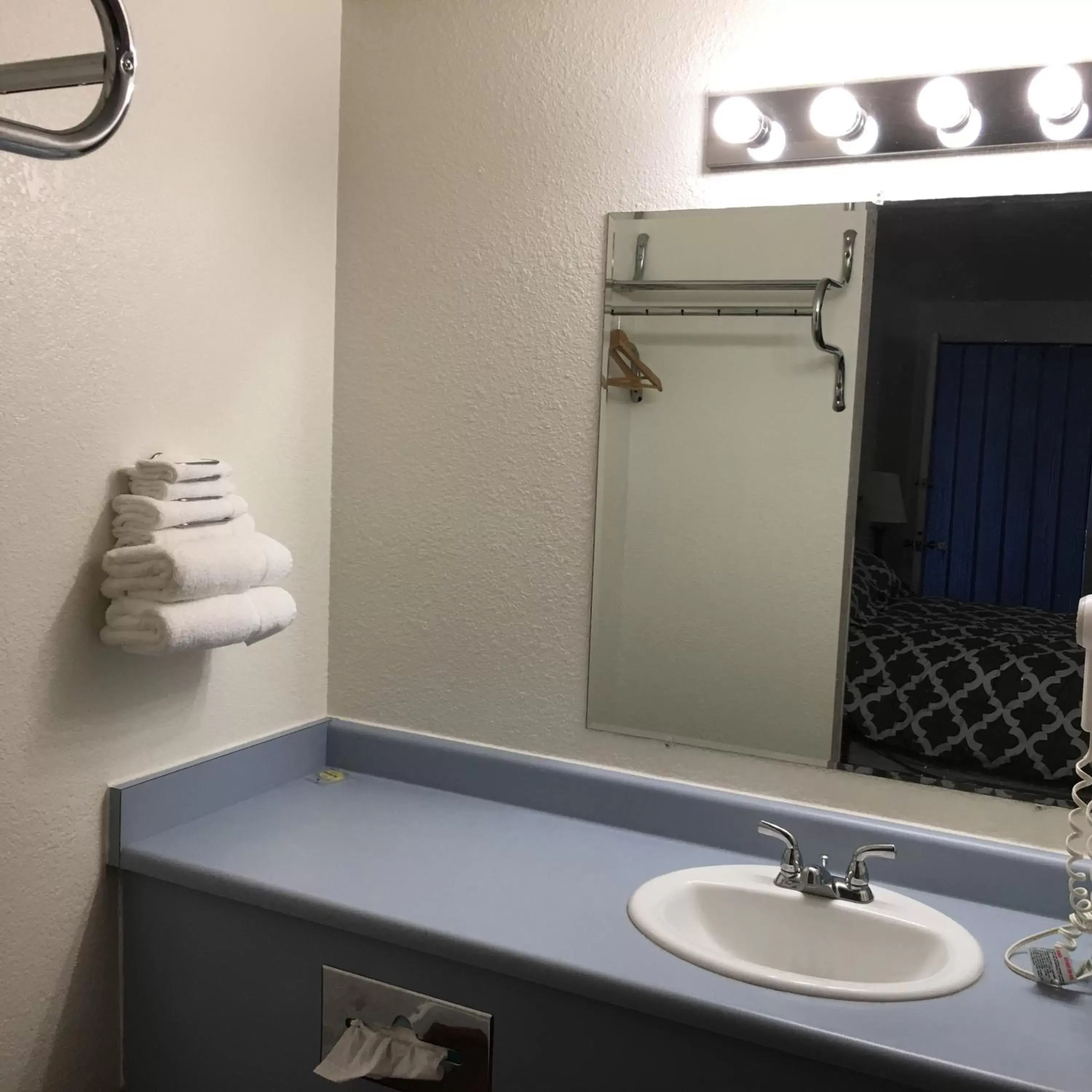 Bathroom in Belfair Motel