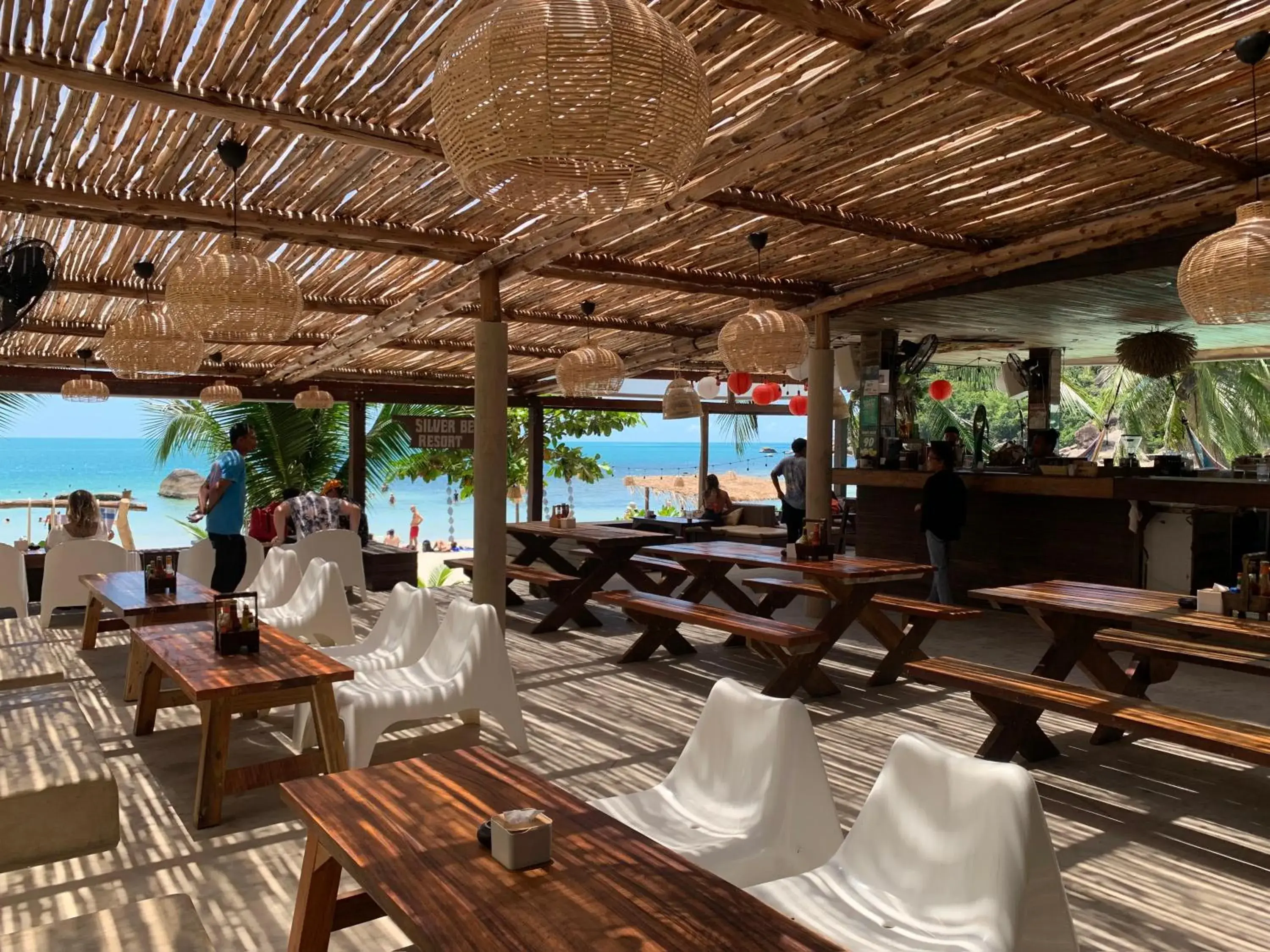 Restaurant/Places to Eat in Silver Beach Resort
