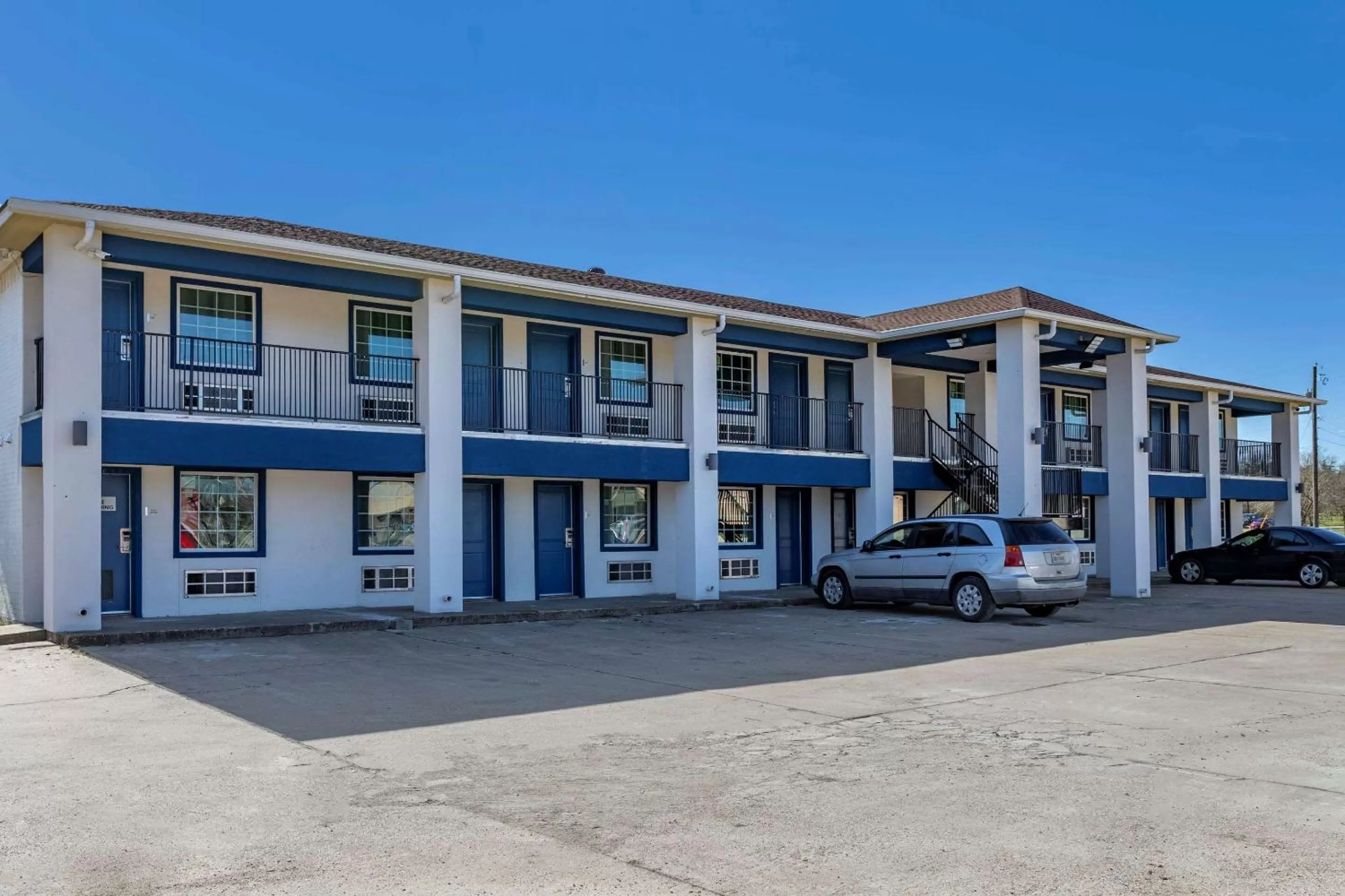 Property building in Rodeway Inn