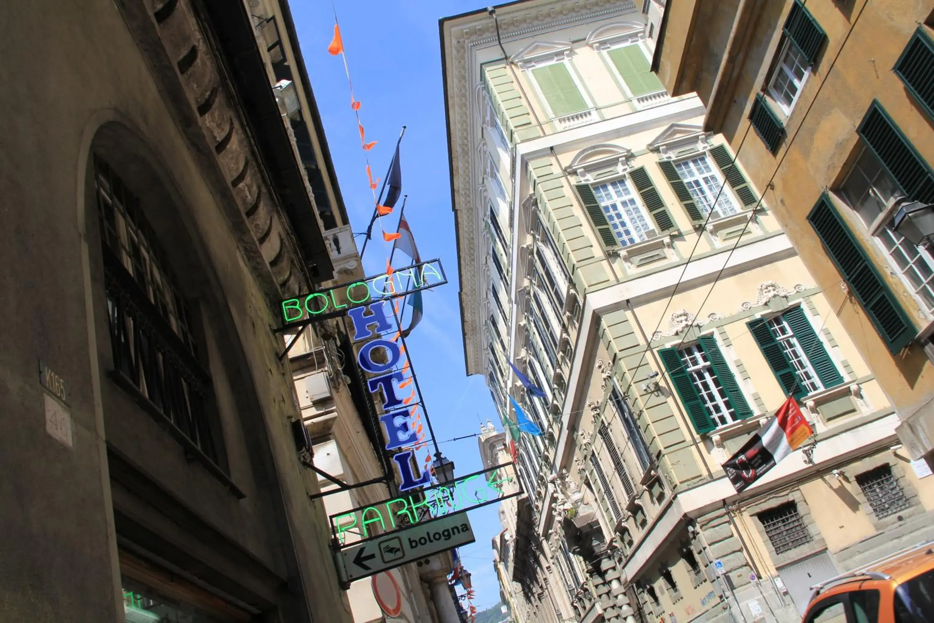 Neighbourhood, Property Building in Hotel Bologna