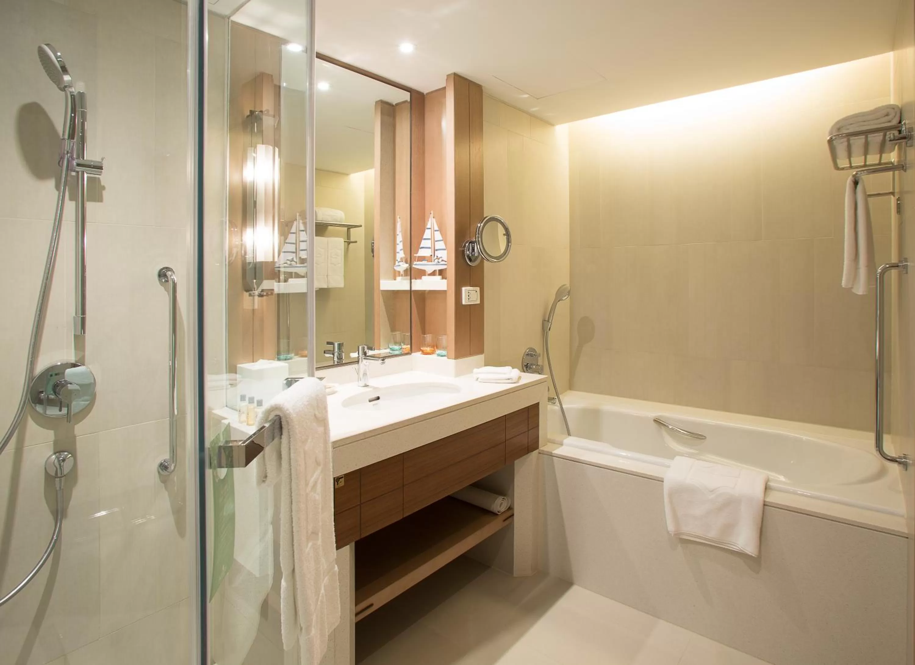 Hot Tub in Shangri-La Qingdao - May Fourth Square