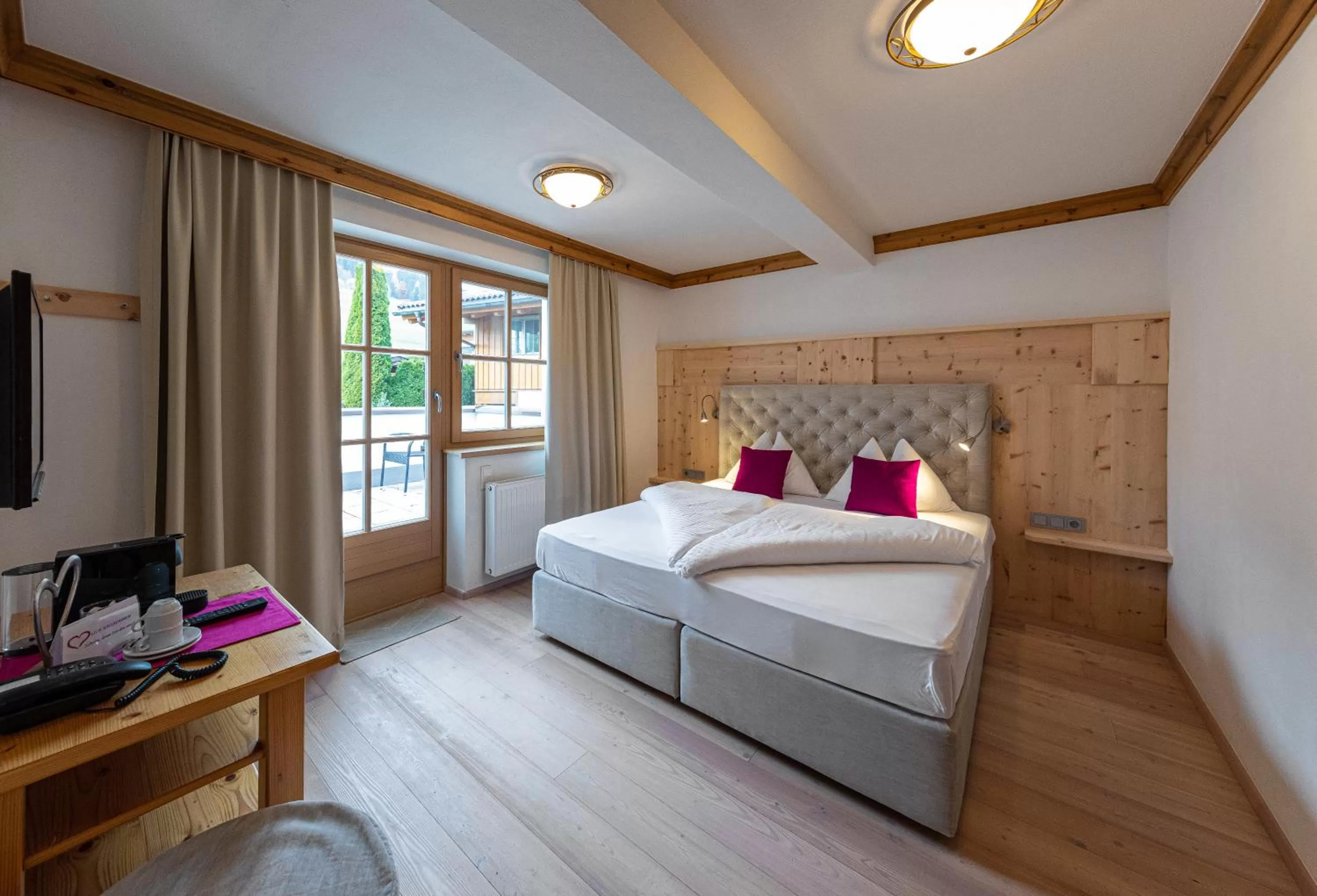 Photo of the whole room, Bed in Hotel und Alpen Apartments - Bürglhöh