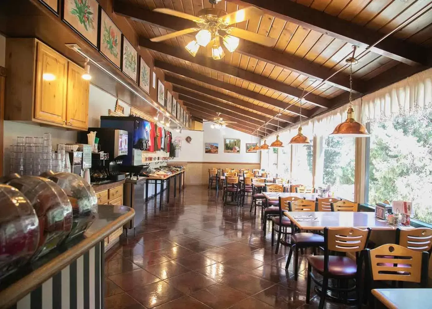 Restaurant/Places to Eat in Strawberry Inn