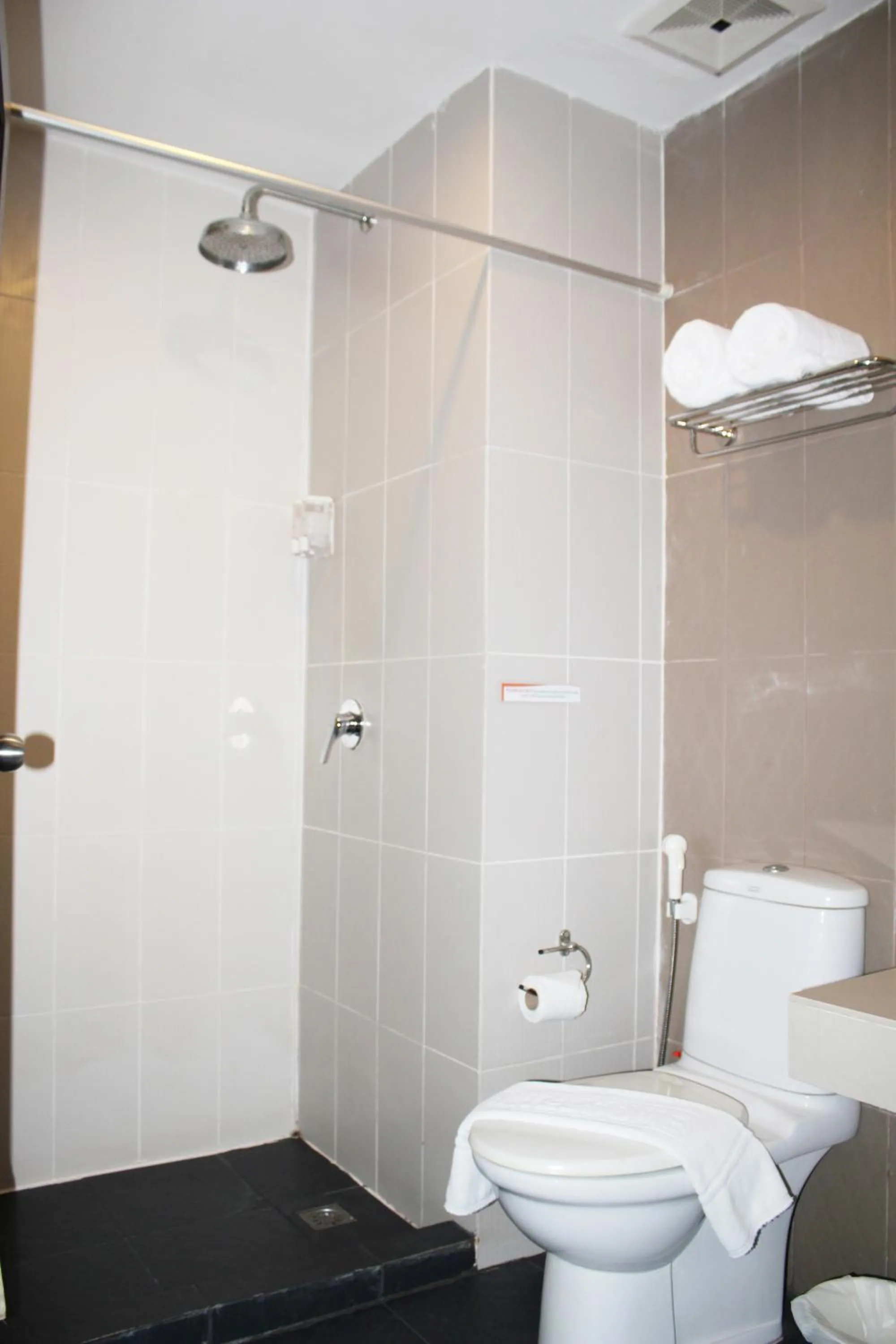 Bathroom in Lub Sbuy Hostel