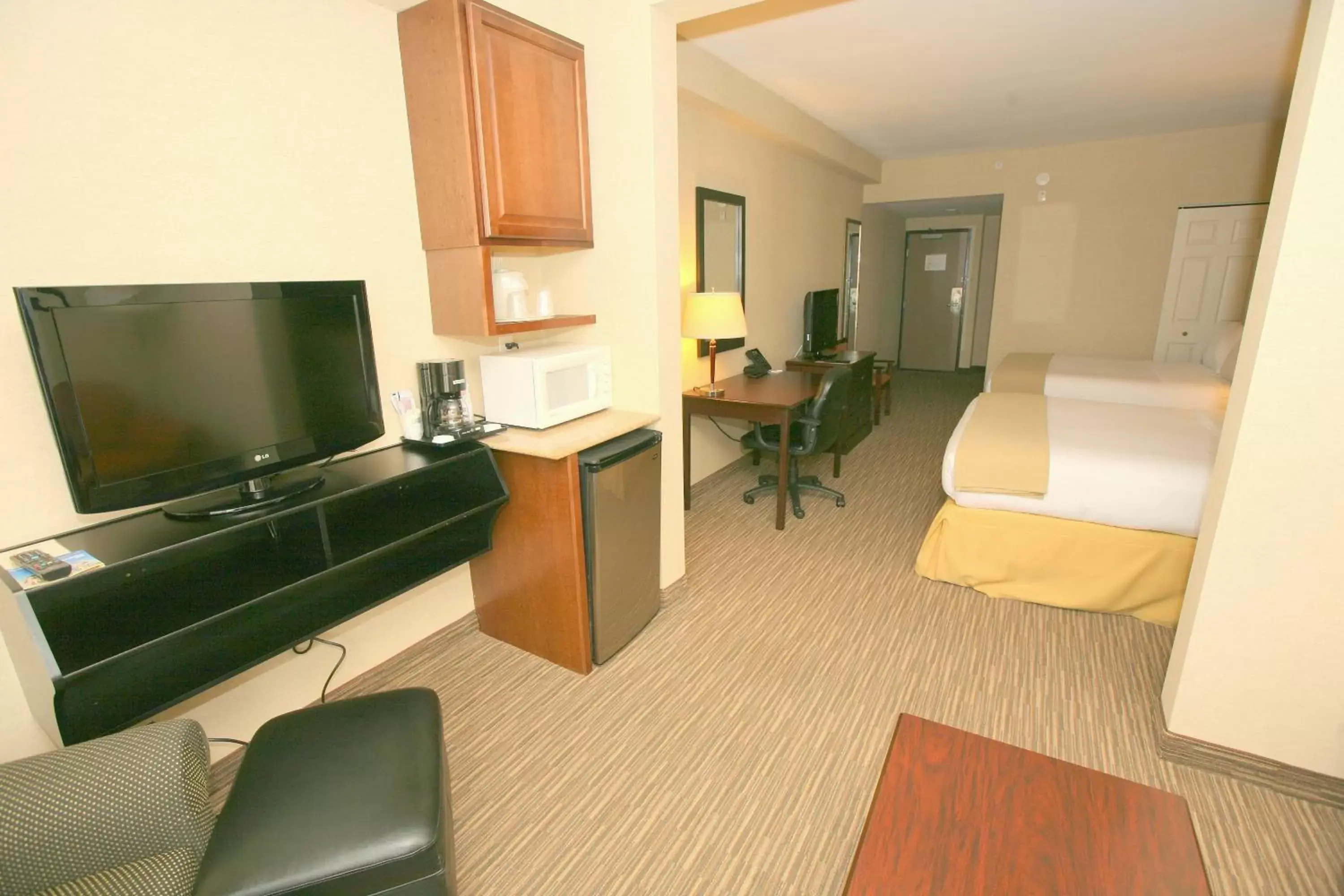 Photo of the whole room, TV/Entertainment Center in Holiday Inn Express San Diego South - Chula Vista, an IHG Hotel