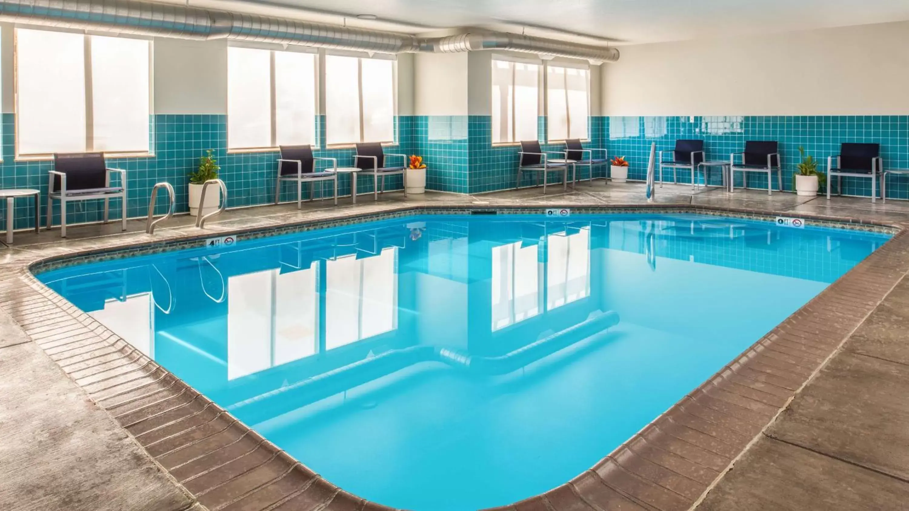 Pool view, Swimming Pool in SureStay Plus Hotel by Best Western Kennewick Tri-Cities