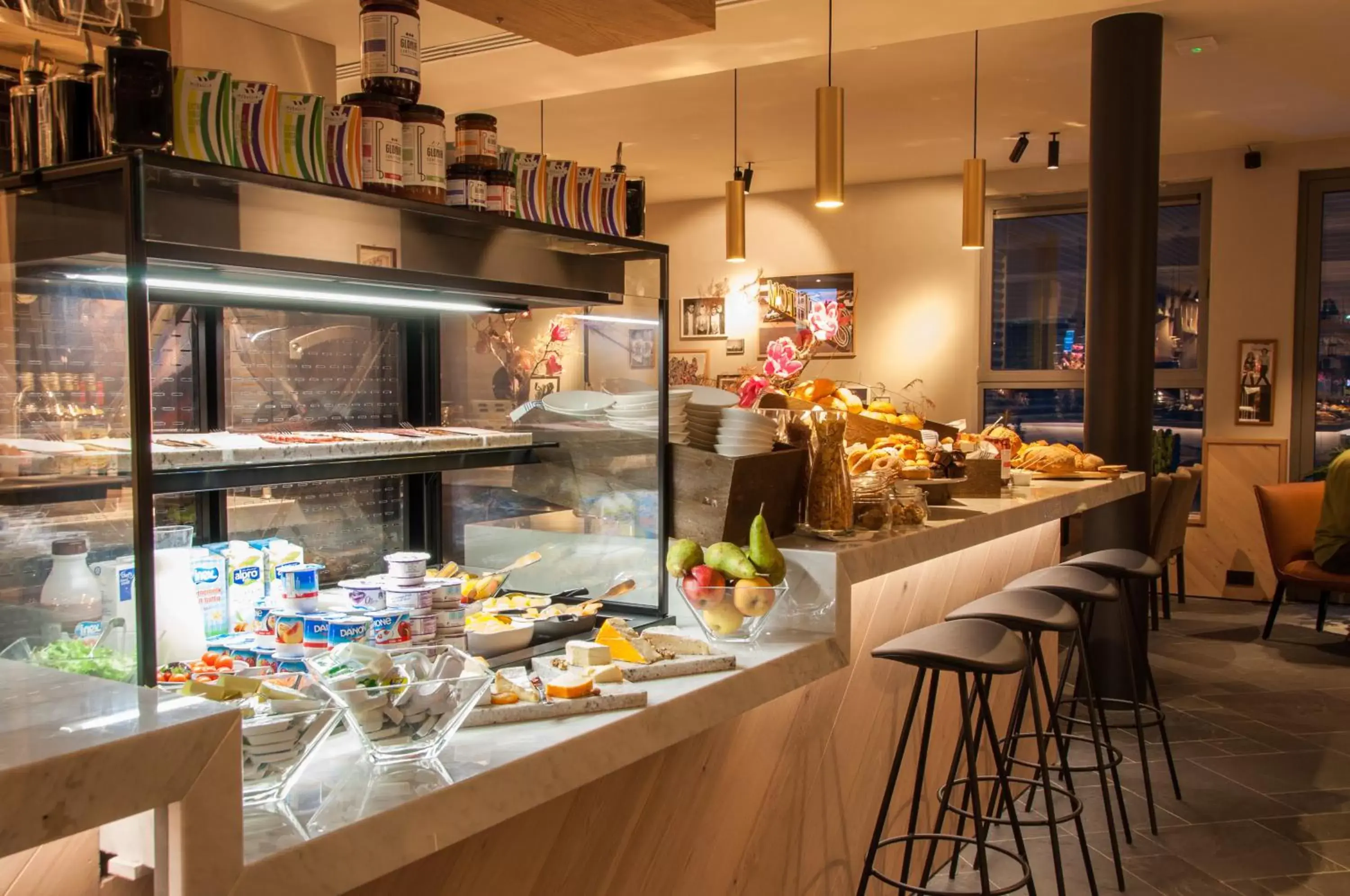 Breakfast, Restaurant/Places to Eat in Hotel Indigo Antwerp City Centre, an IHG Hotel