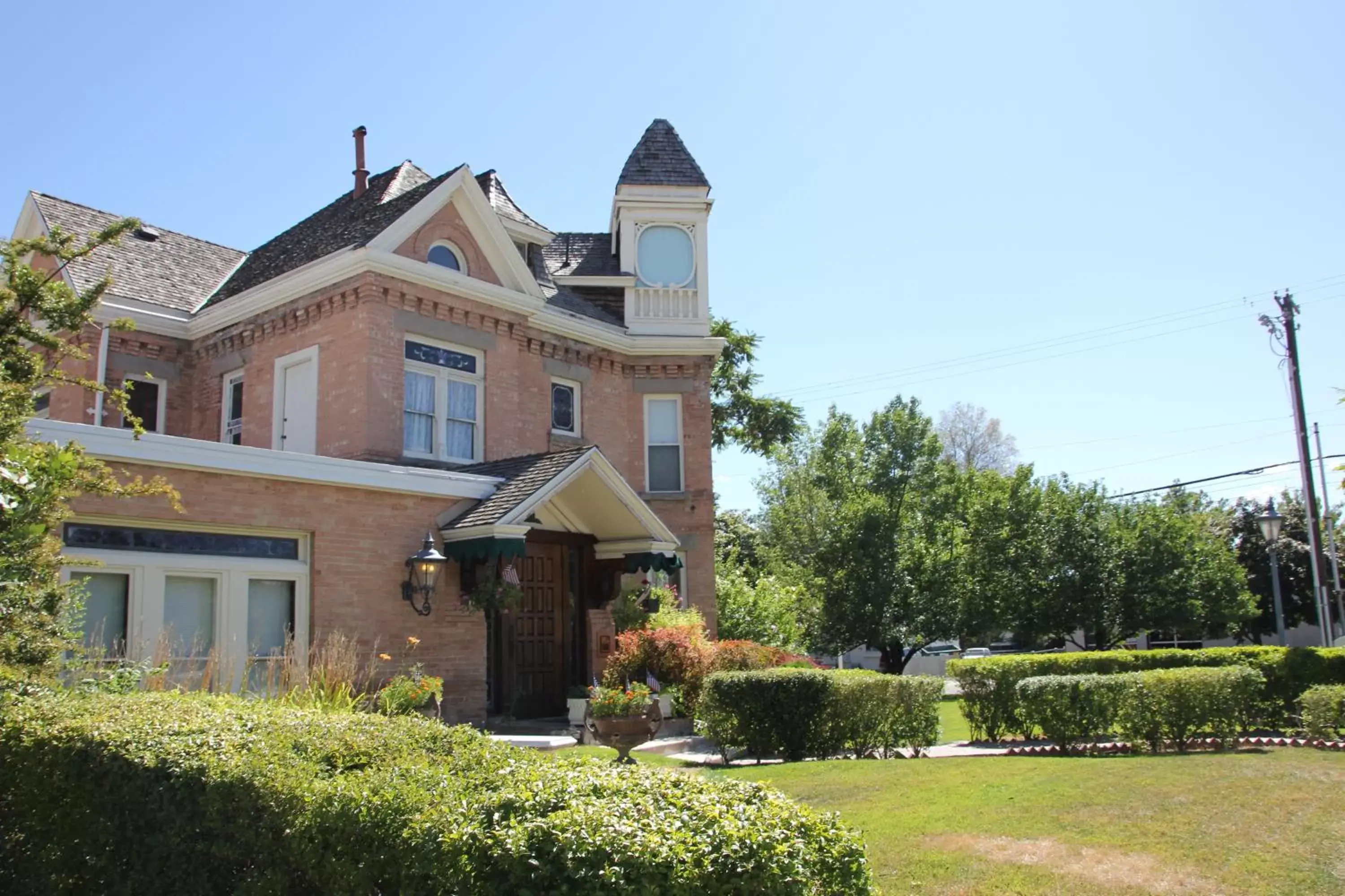 Facade/entrance, Property Building in Hines Mansion