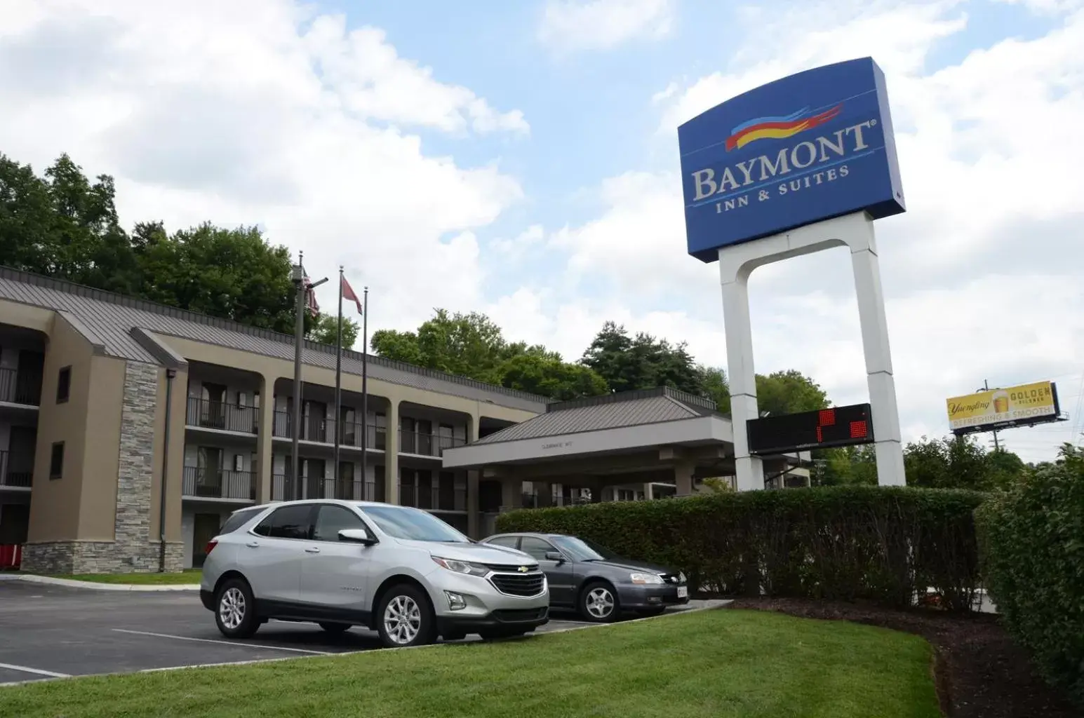 Facade/entrance, Property Building in Baymont by Wyndham Nashville Airport