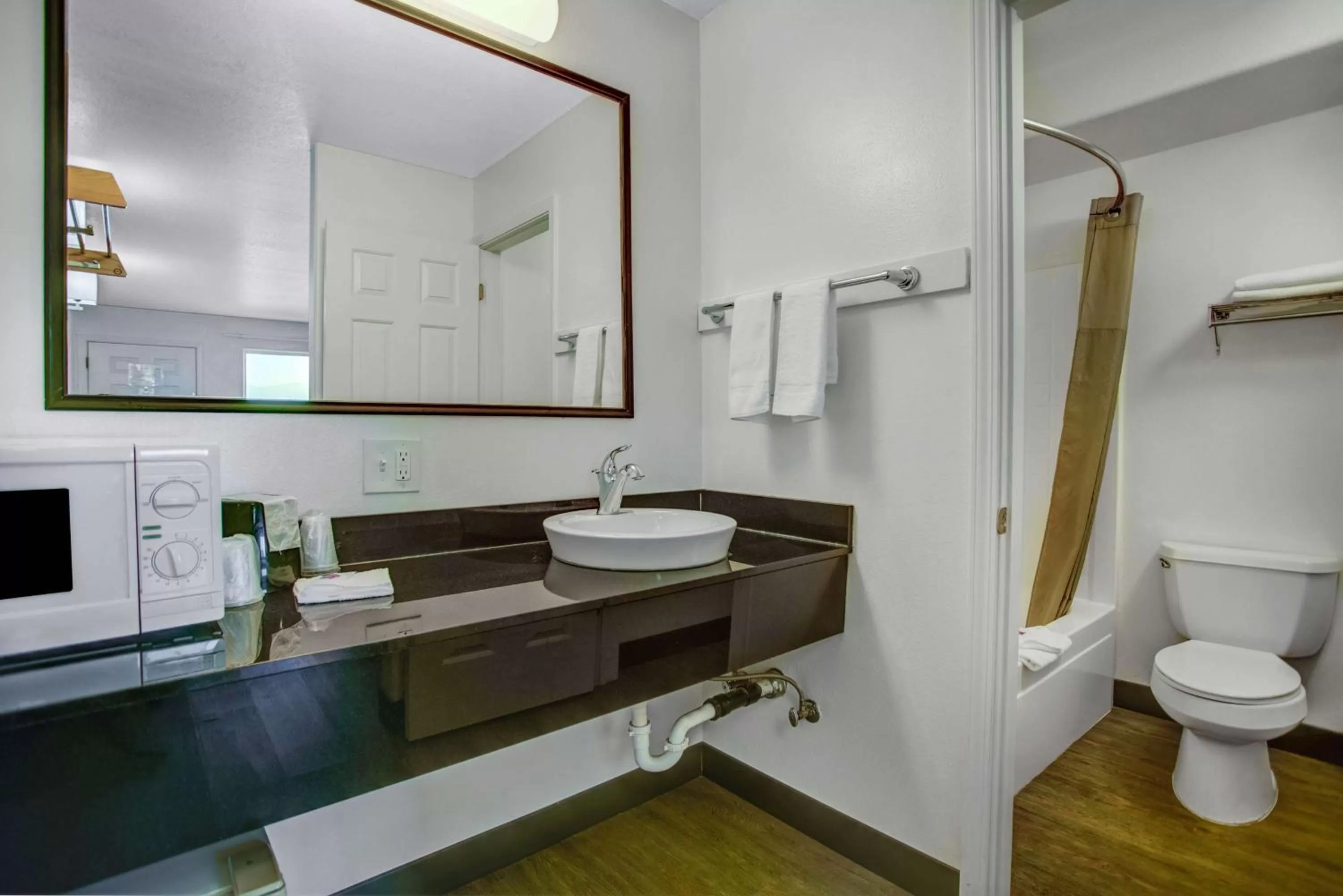 Photo of the whole room in Motel 6-Baker City, OR