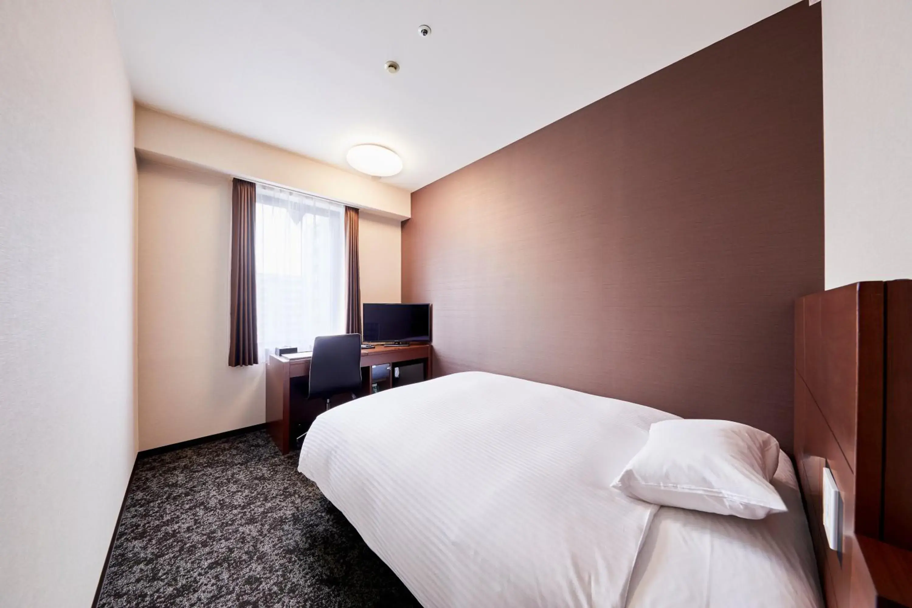 Bed in Hotel Wing International Kobe Shinnagata Ekimae