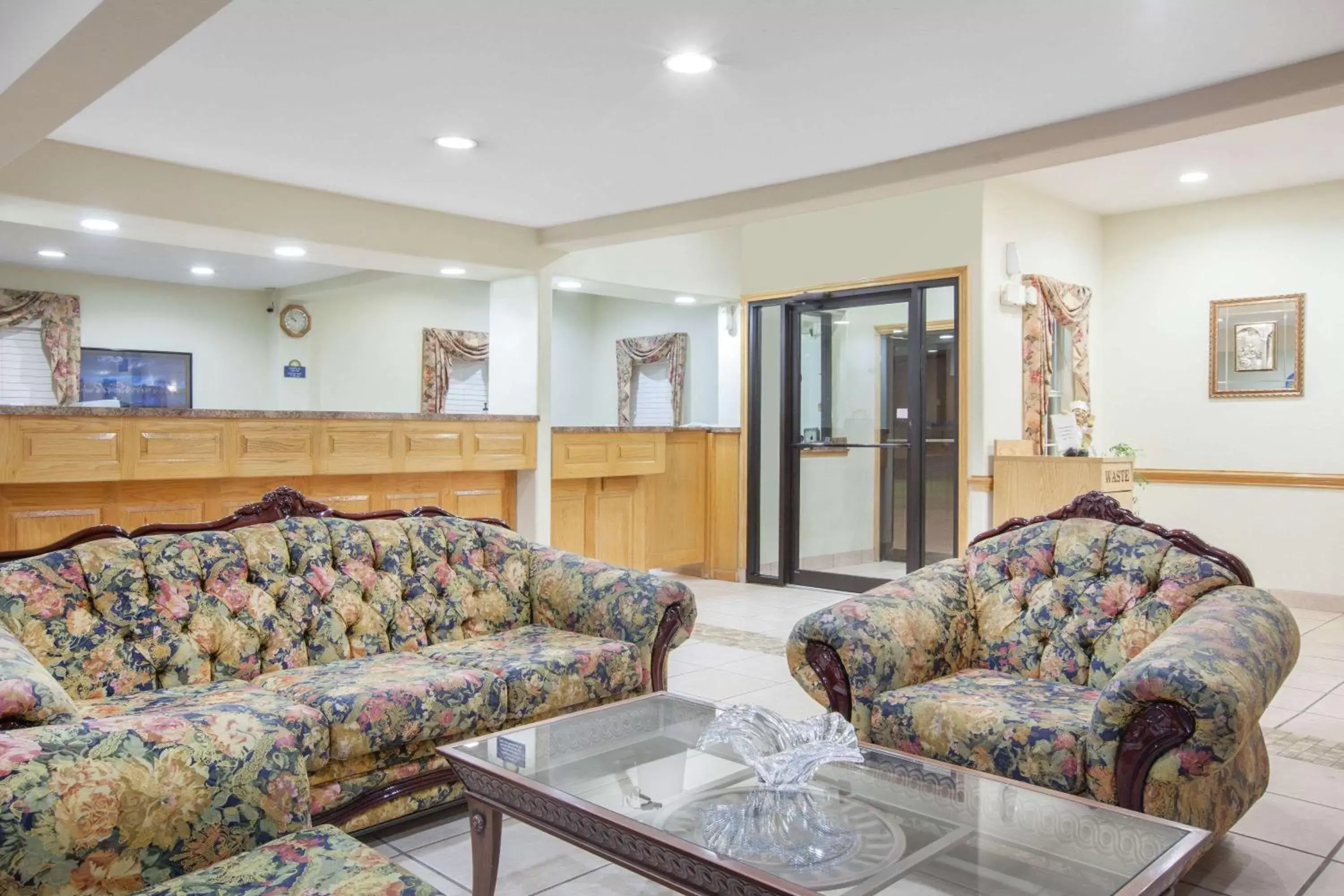 Lobby or reception, Seating Area in Days Inn by Wyndham Centerville