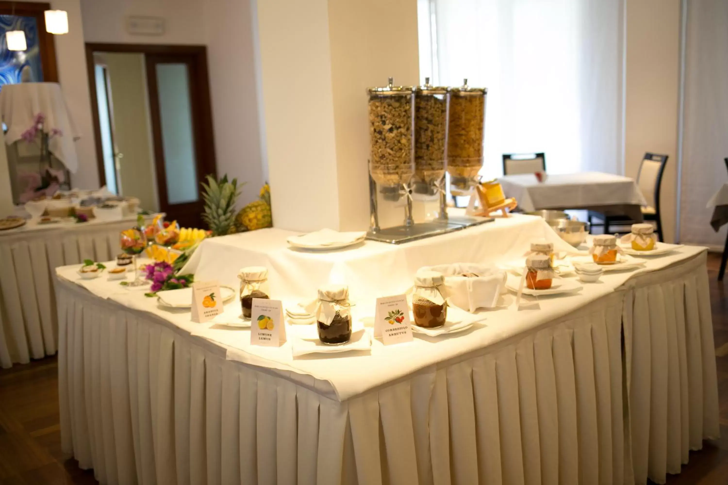 Continental breakfast, Food in Hotel Carlo Felice