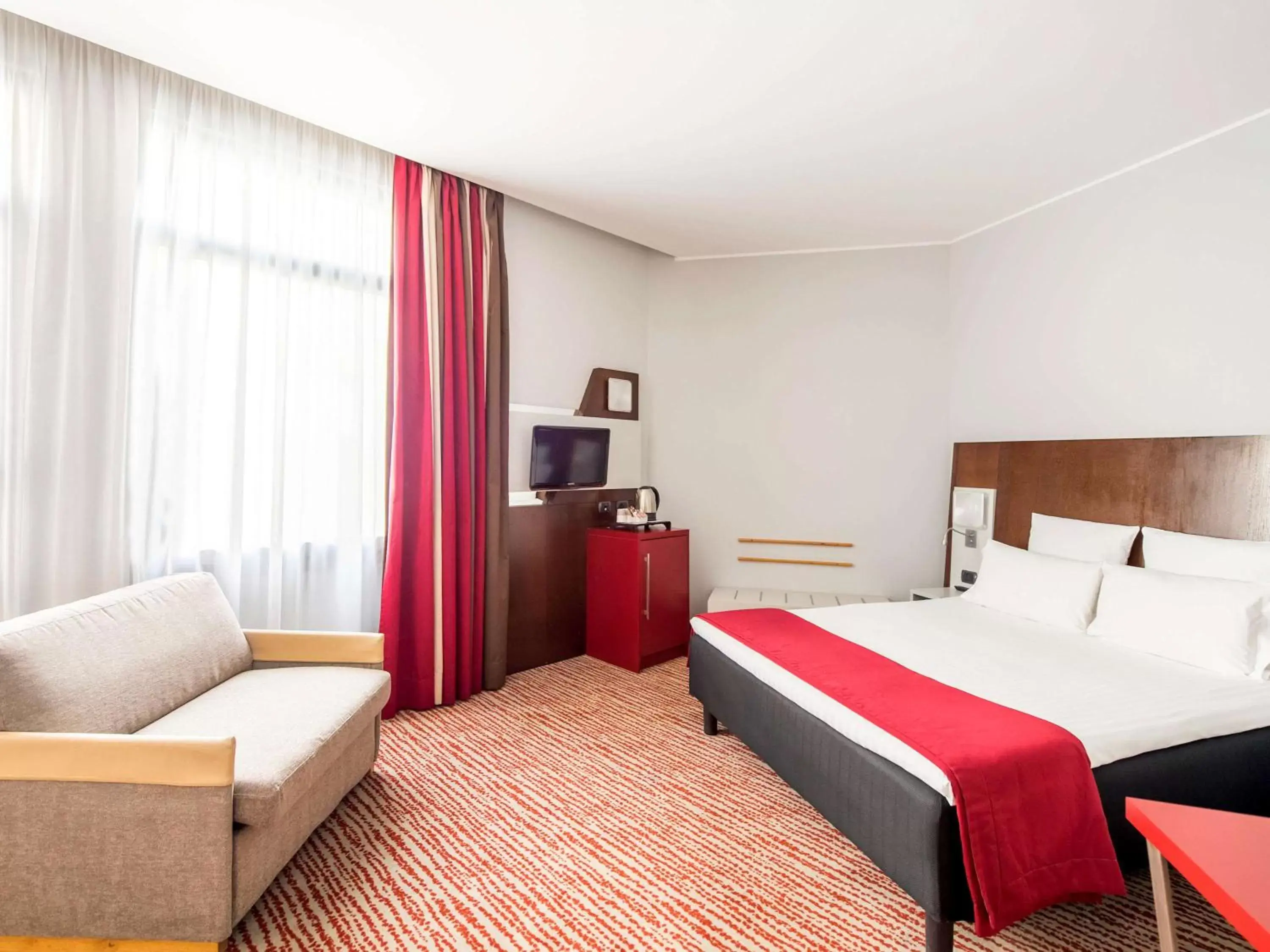 Photo of the whole room, Bed in Mercure Roma Piazza Bologna