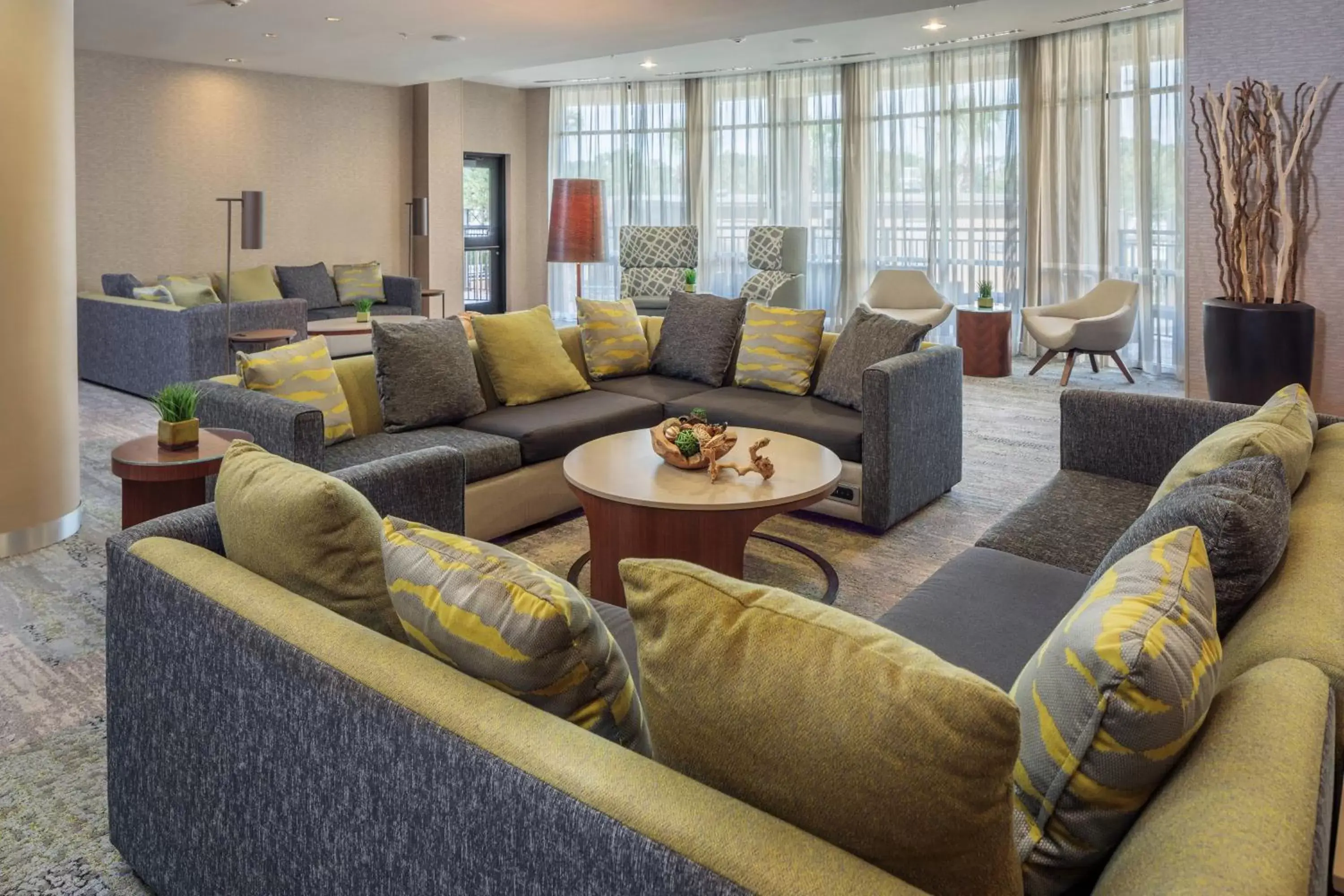 Lobby or reception, Seating Area in Courtyard by Marriott Houston Medical Center/NRG Park