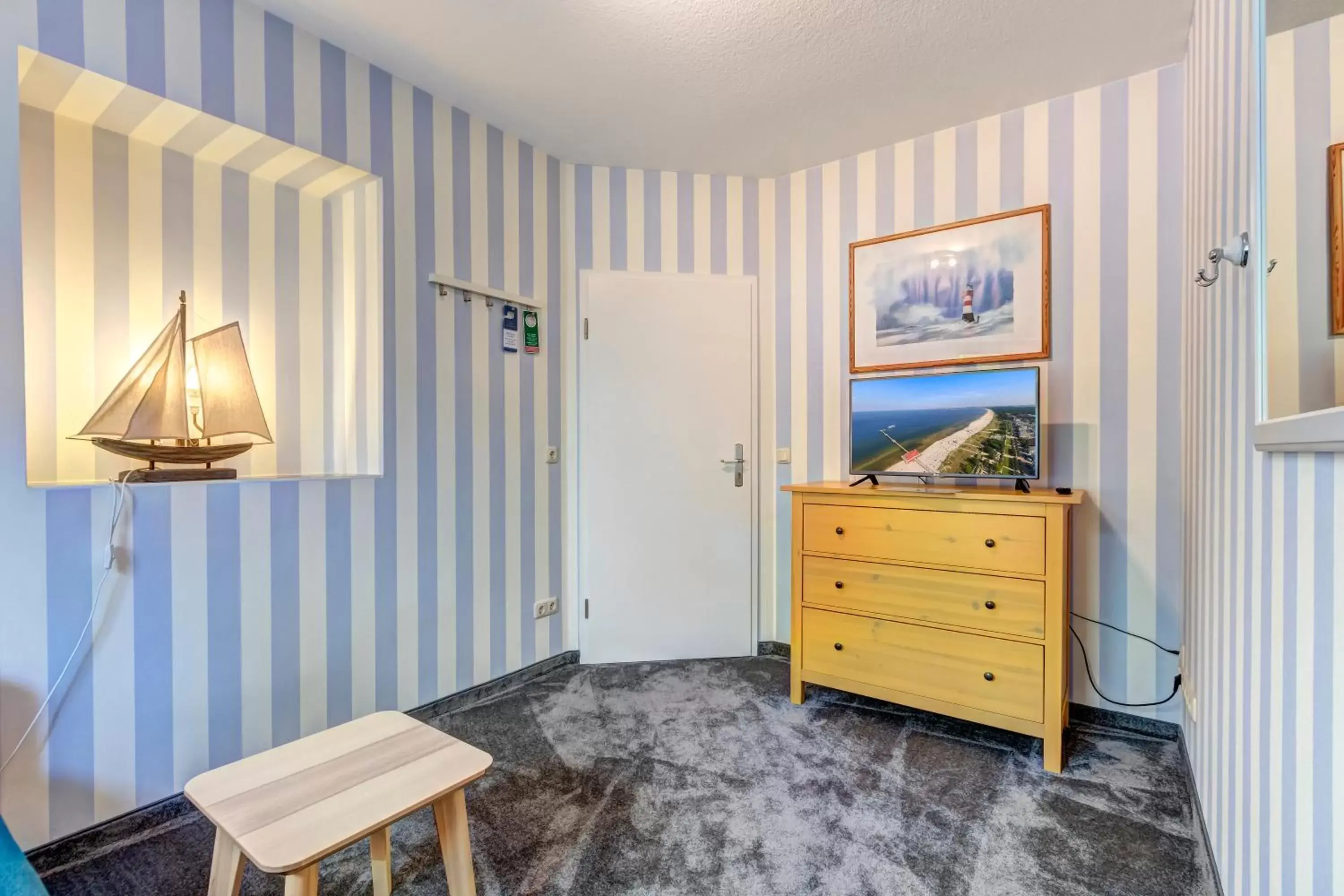 Bedroom, TV/Entertainment Center in Hotel Villa Seeschlößchen
