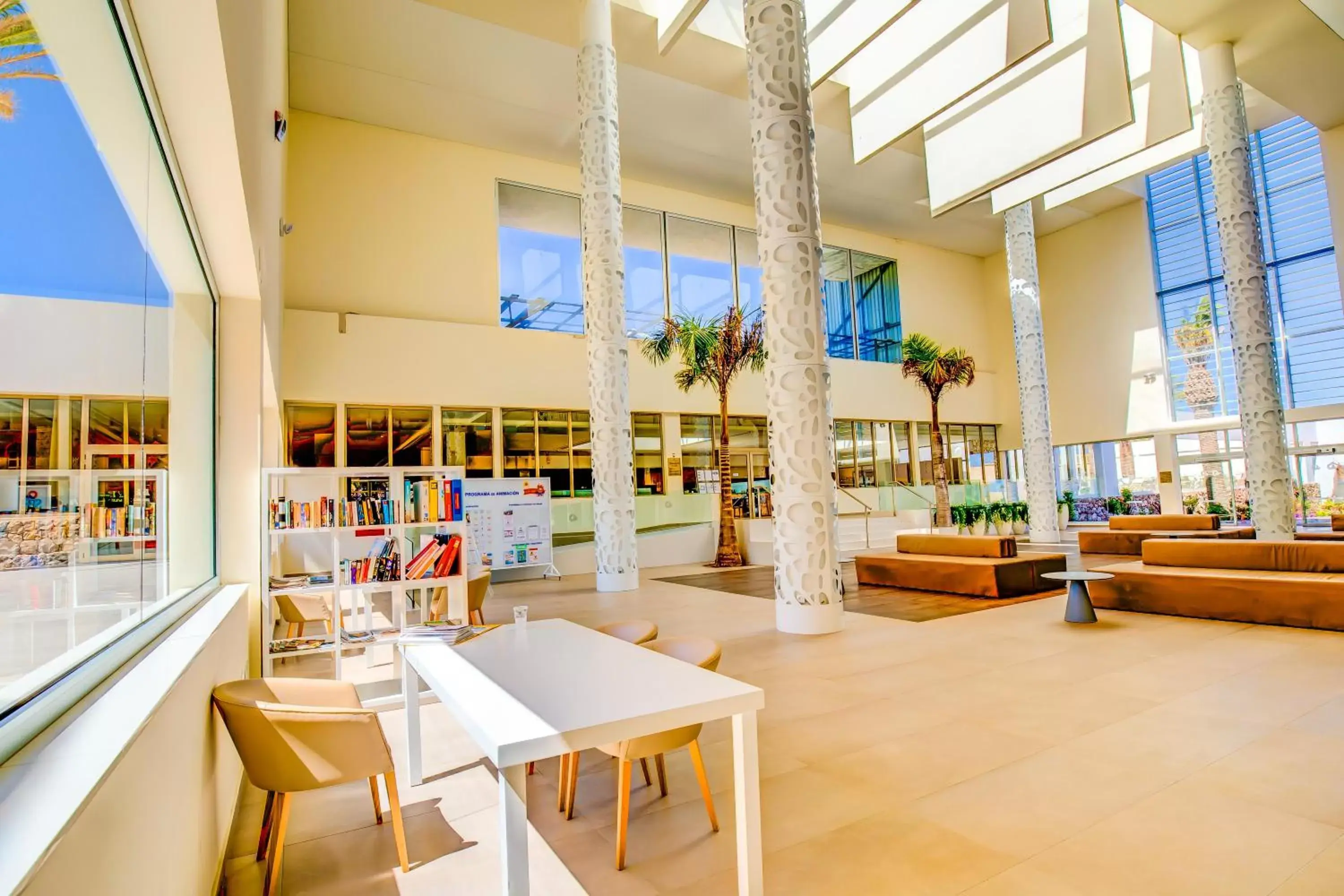 Lobby or reception, Restaurant/Places to Eat in SBH Monica Beach Resort