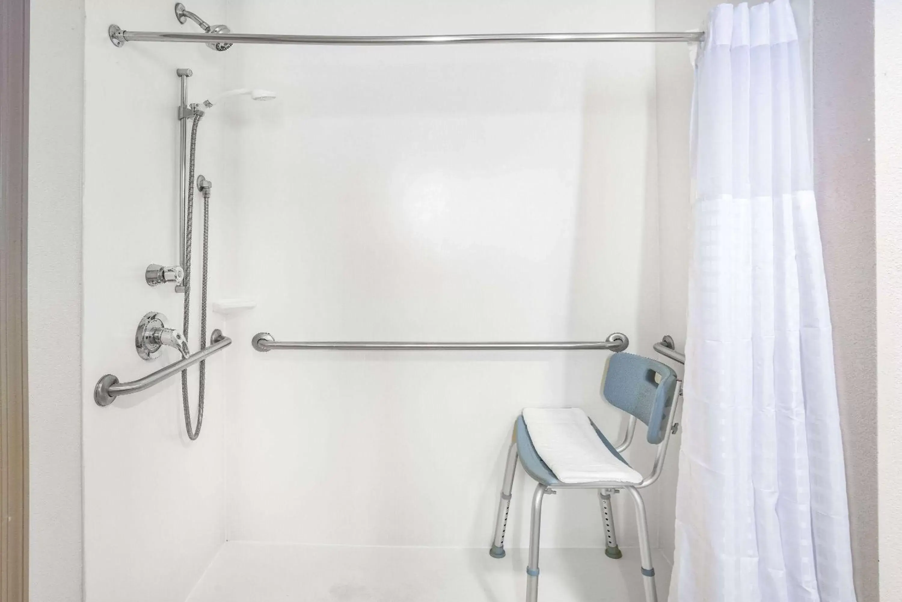 Shower, Bathroom in La Quinta by Wyndham Norfolk Airport