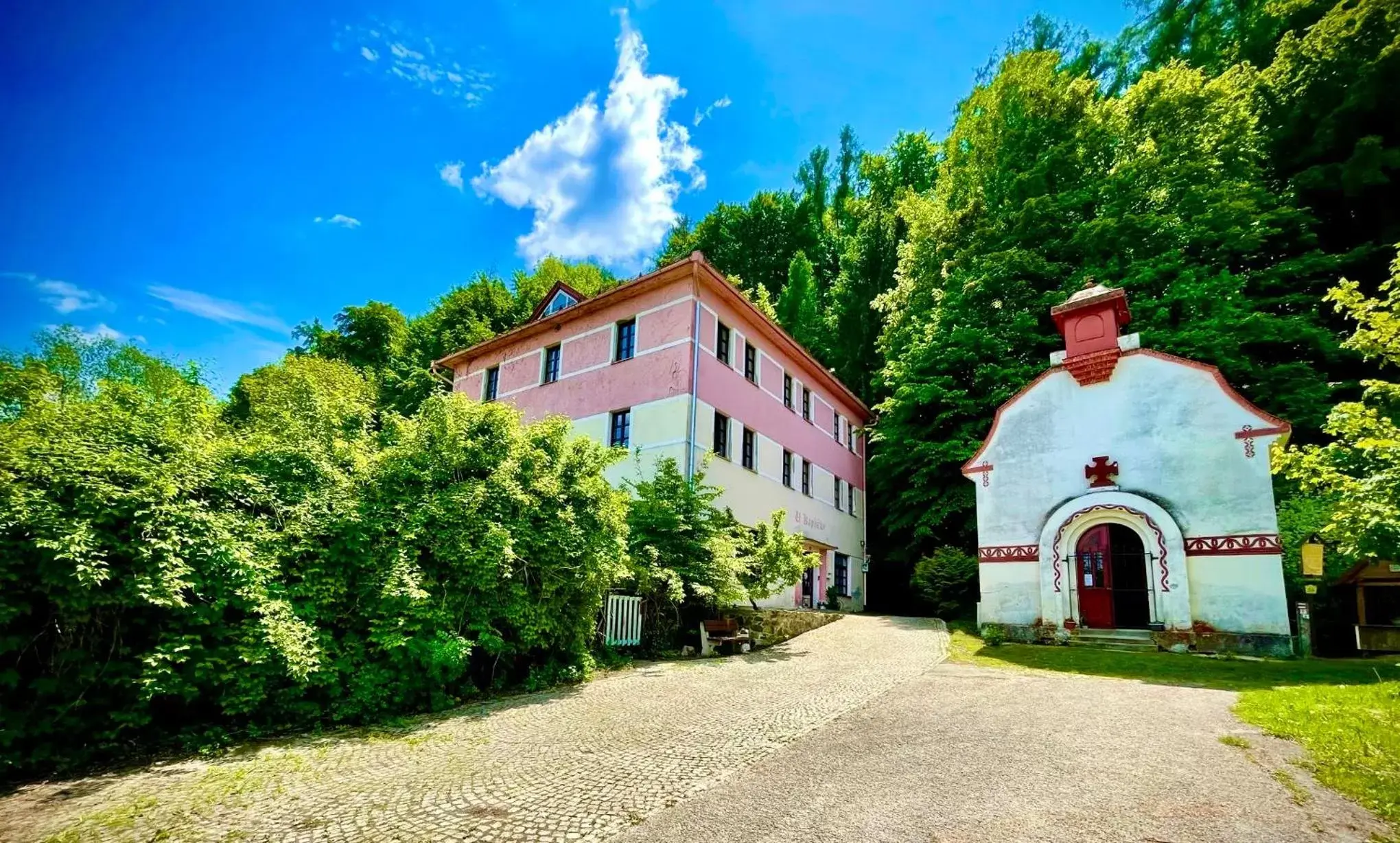 HARABURDI® Recyclart Hotel HARABURDI® Recyclart Hotel