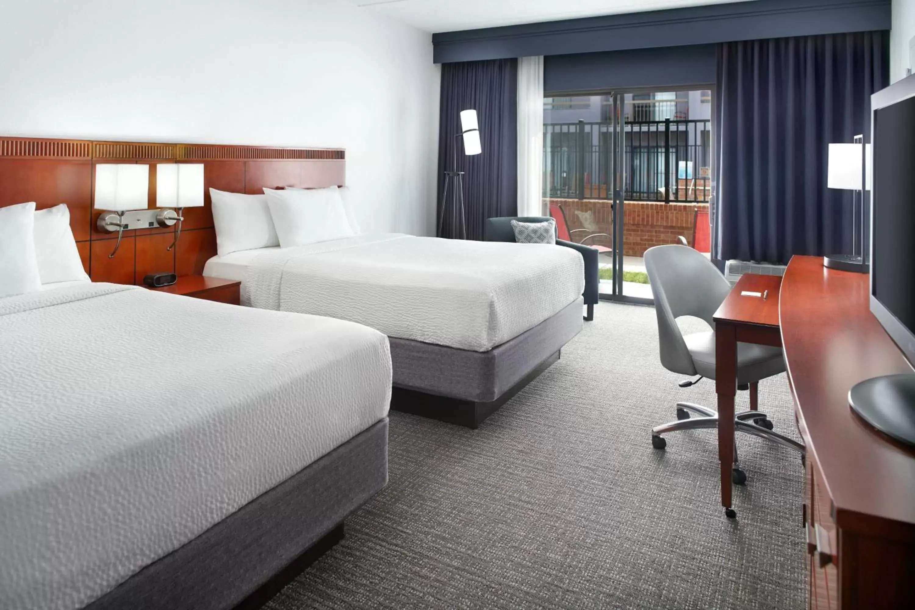 Photo of the whole room, Bed in Courtyard by Marriott Raleigh Midtown