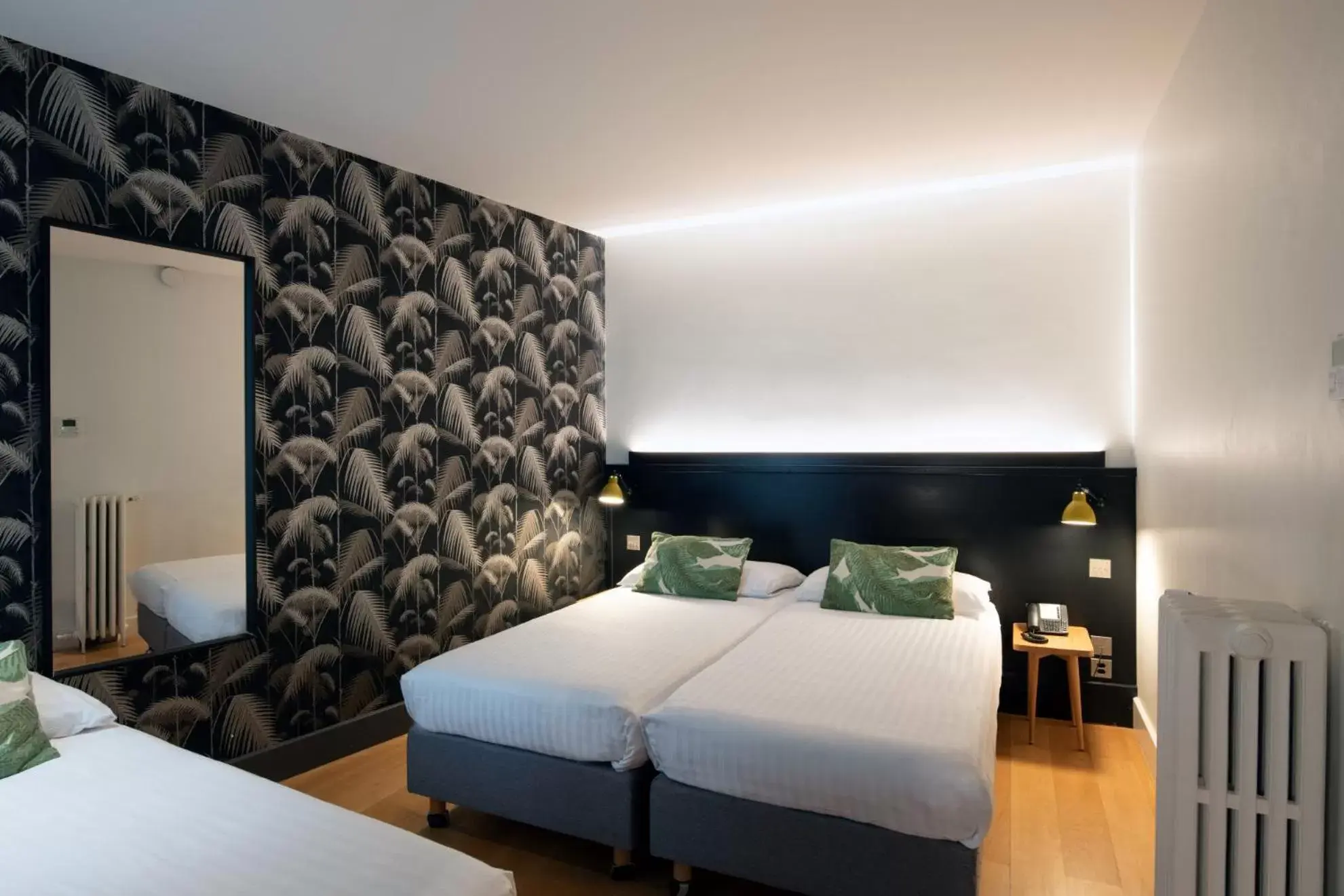 Bed in Hôtel Pax