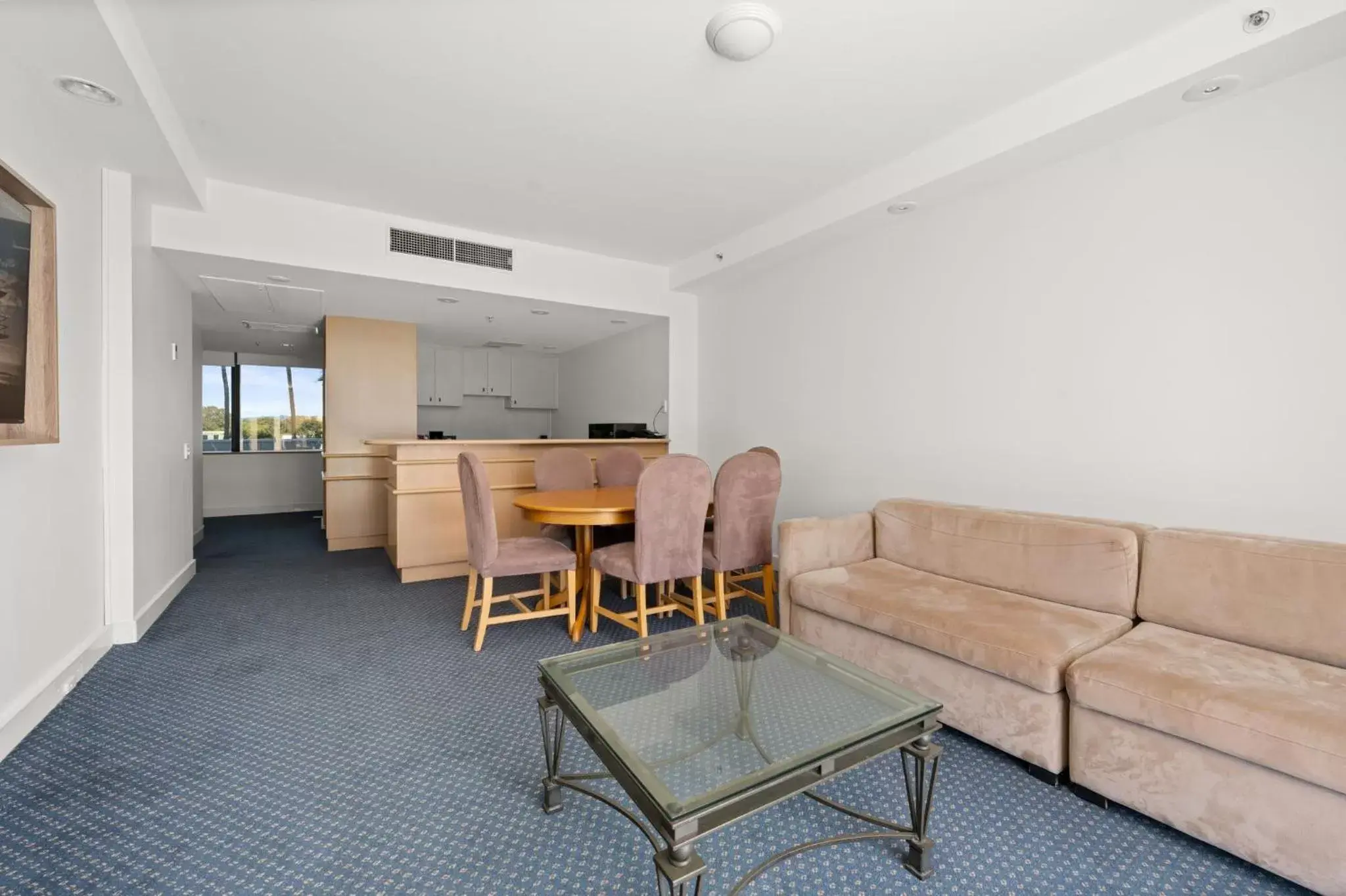 Photo of the whole room, Seating Area in Crowne Plaza Surfers Paradise, an IHG Hotel