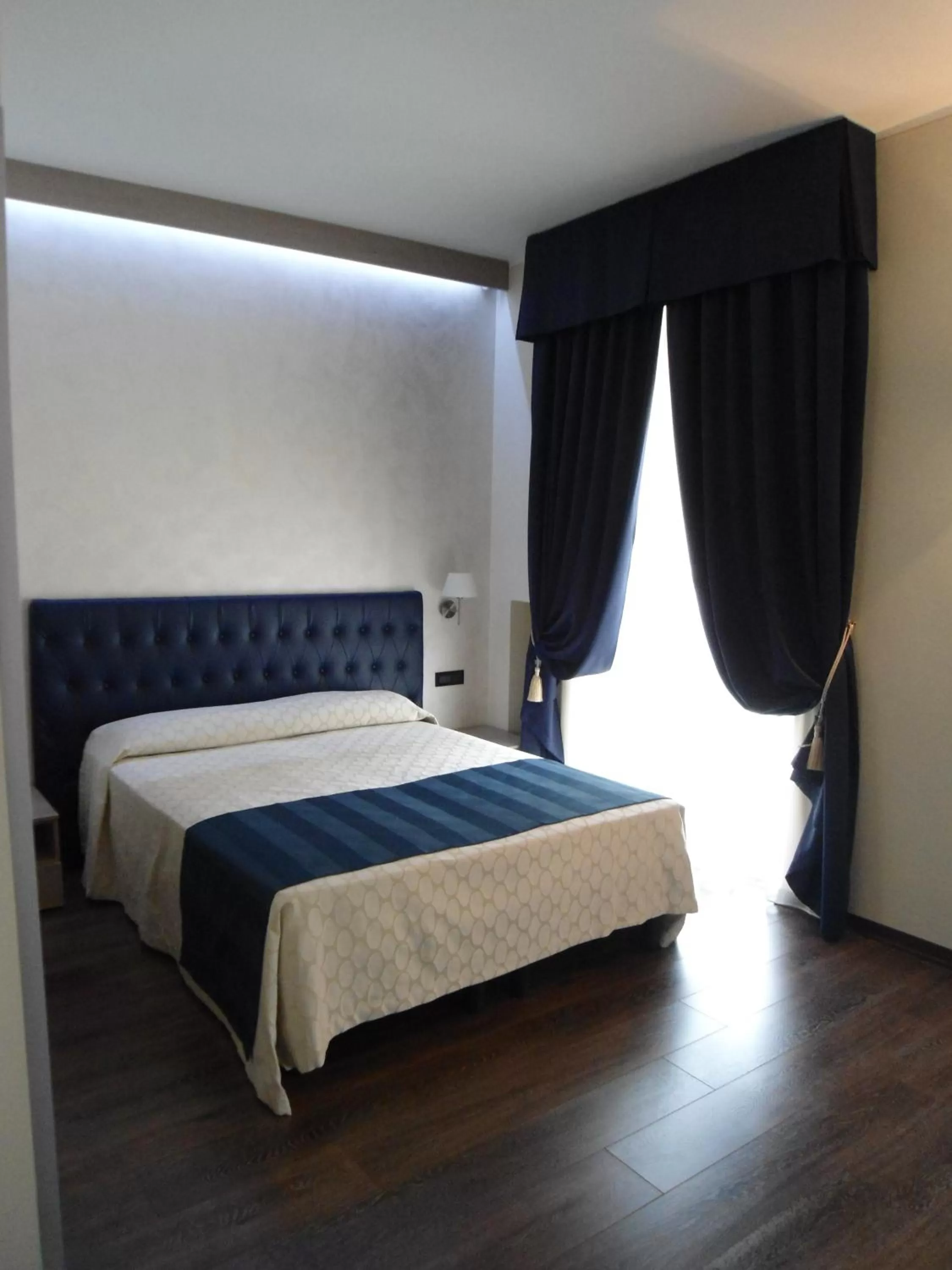 Bed in Hotel Continental